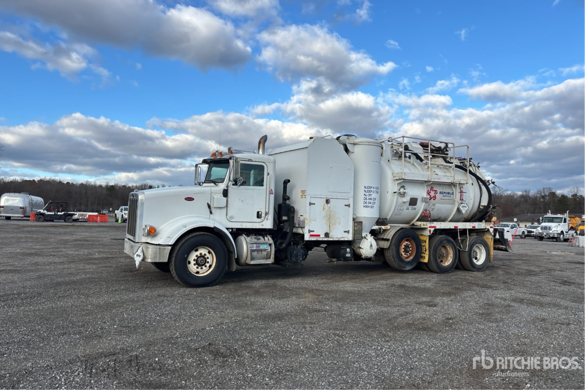 General Appearance with Bild, Ecke vorne links