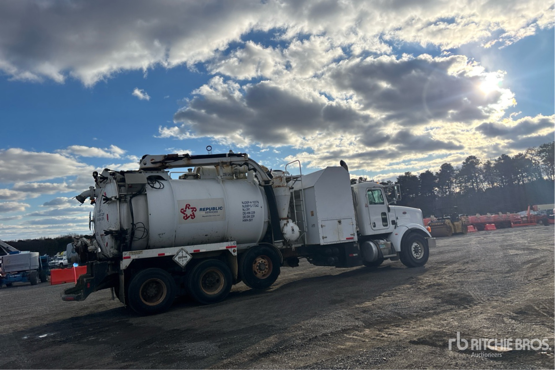 General Appearance with Bild, Ecke hinten rechts