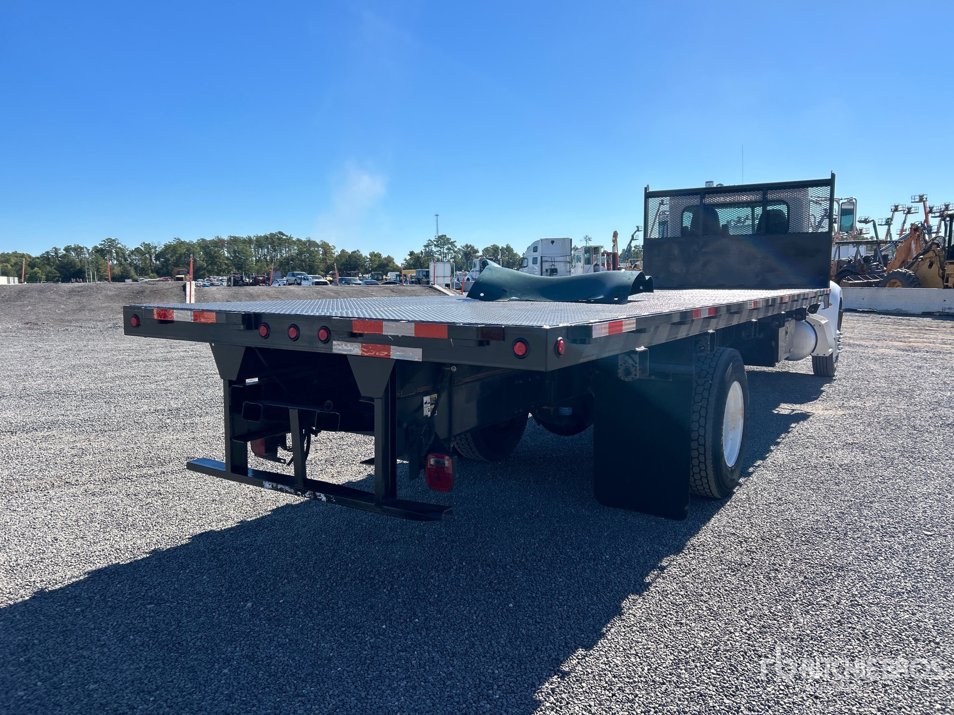 Aspect général with Image, coin arrière droit