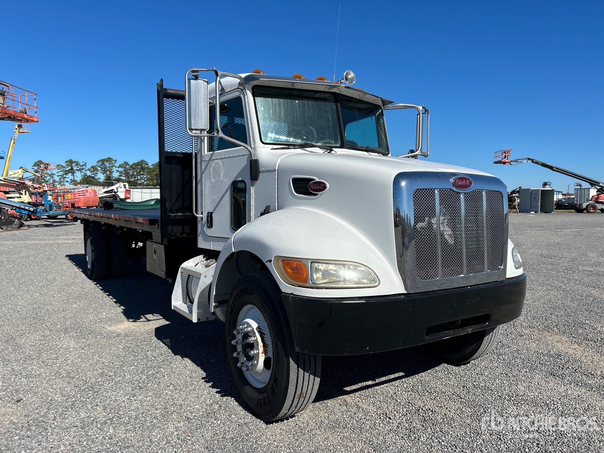 Aspect général with Image, coin avant droit