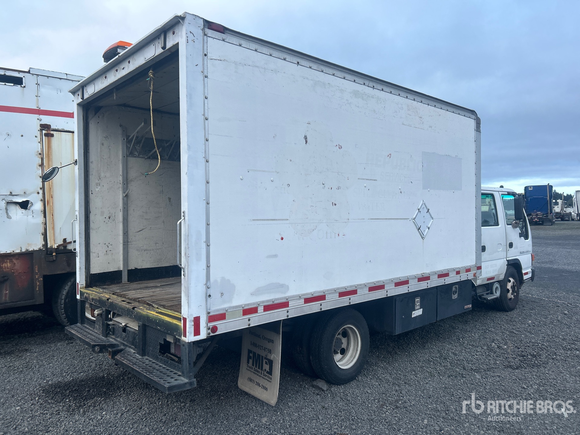 Aspect général with Image, coin arrière droit