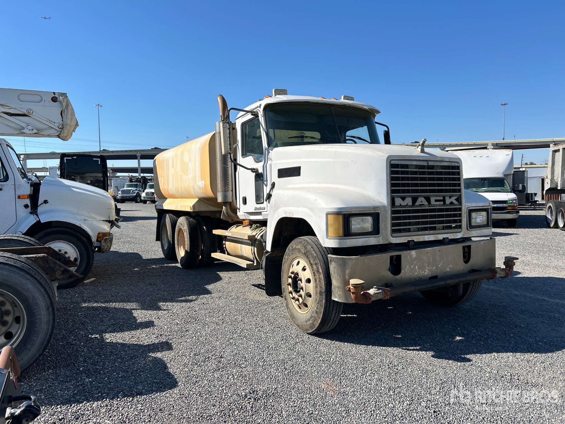 General Appearance with Foto, angolo anteriore destro