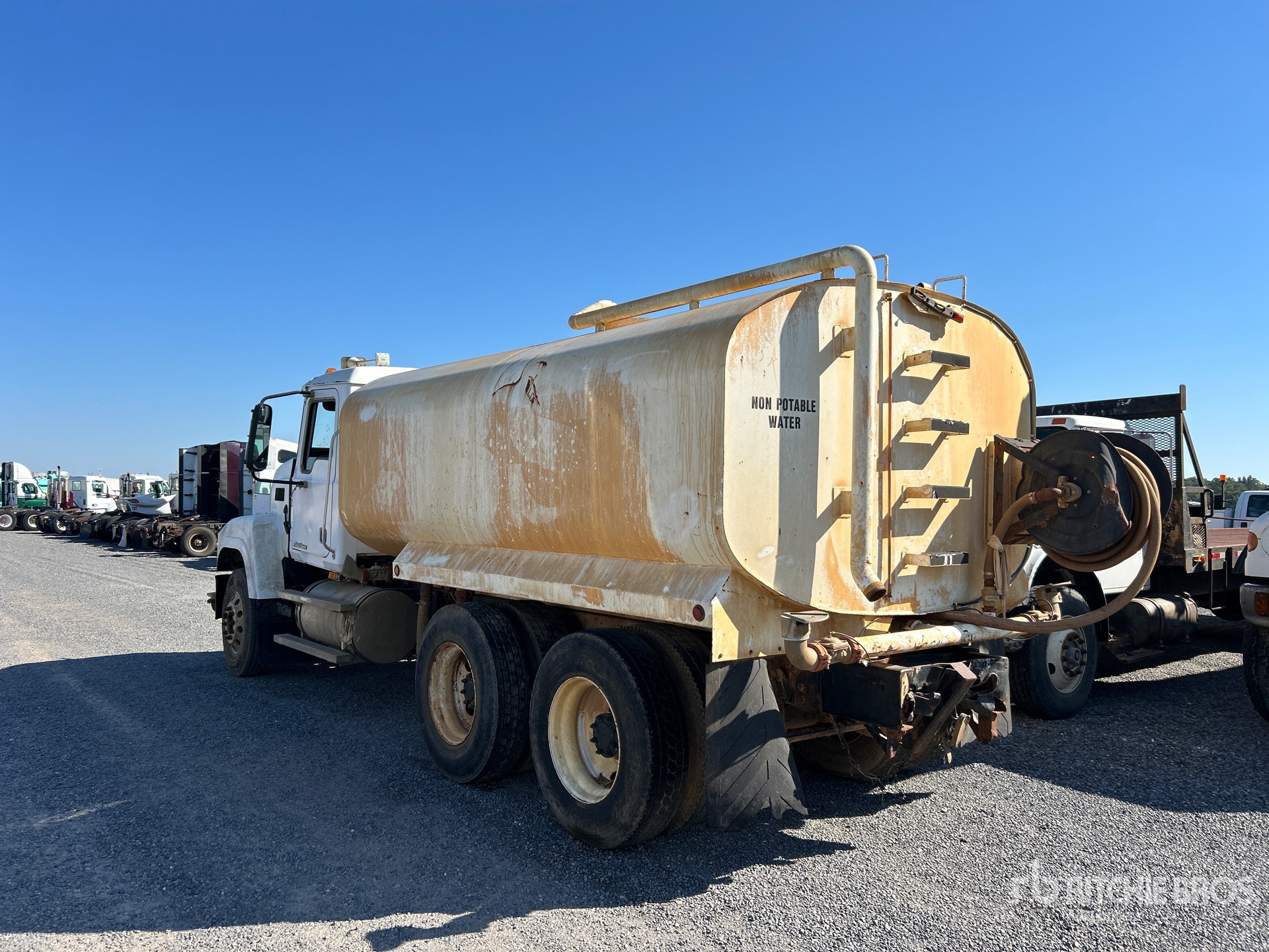 General Appearance with Foto, angolo posteriore sinistro