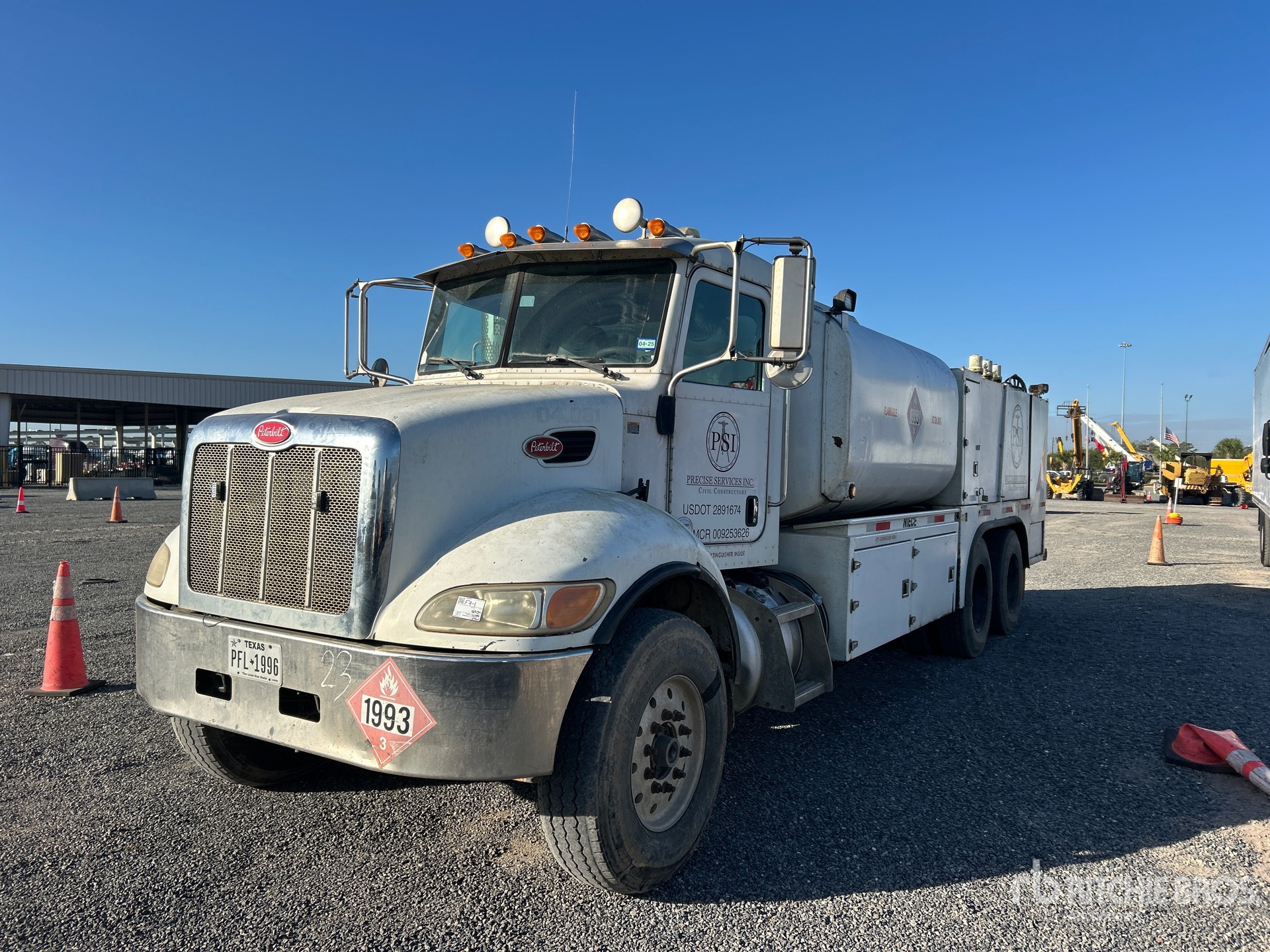 General Appearance with Bild, Ecke vorne links