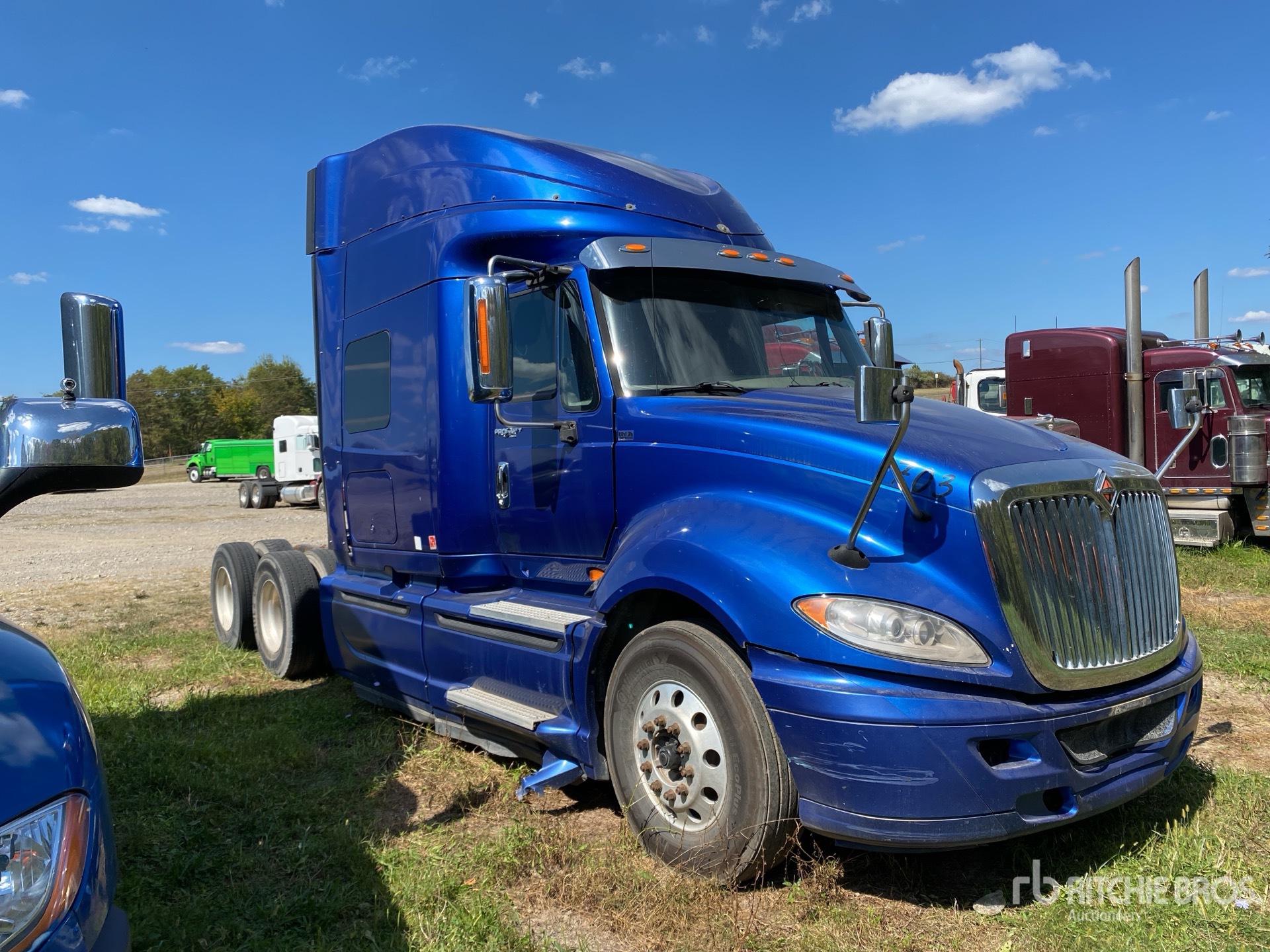 General Appearance with Picture, Right Front Corner