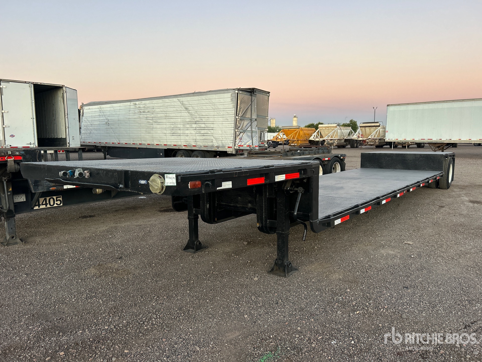 General Appearance with Bild, Ecke vorne links