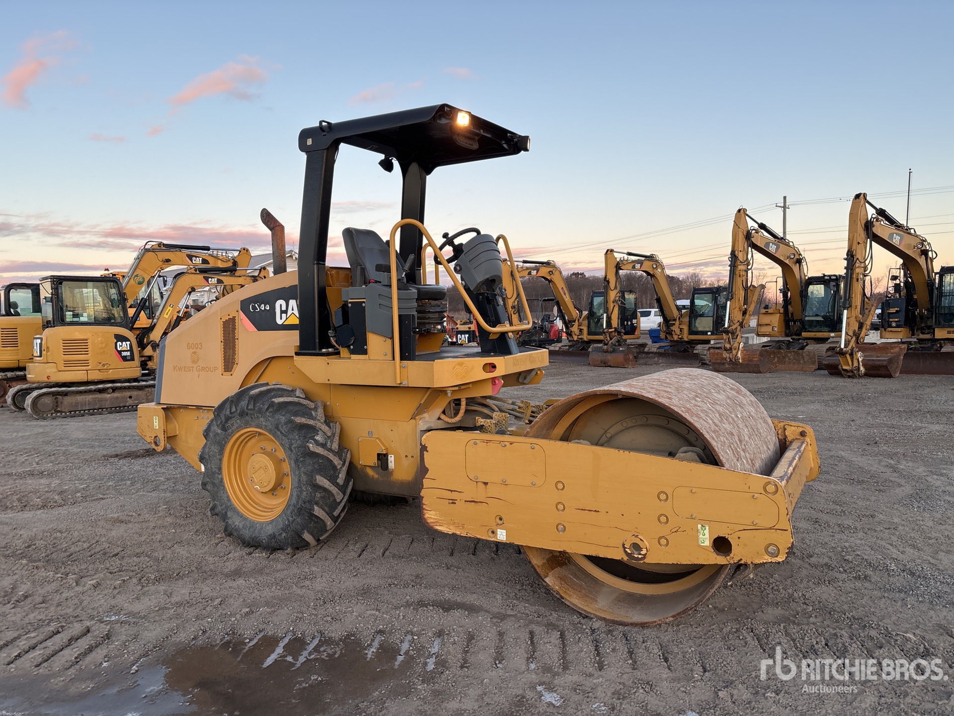 General Appearance with Picture, Right Front Corner