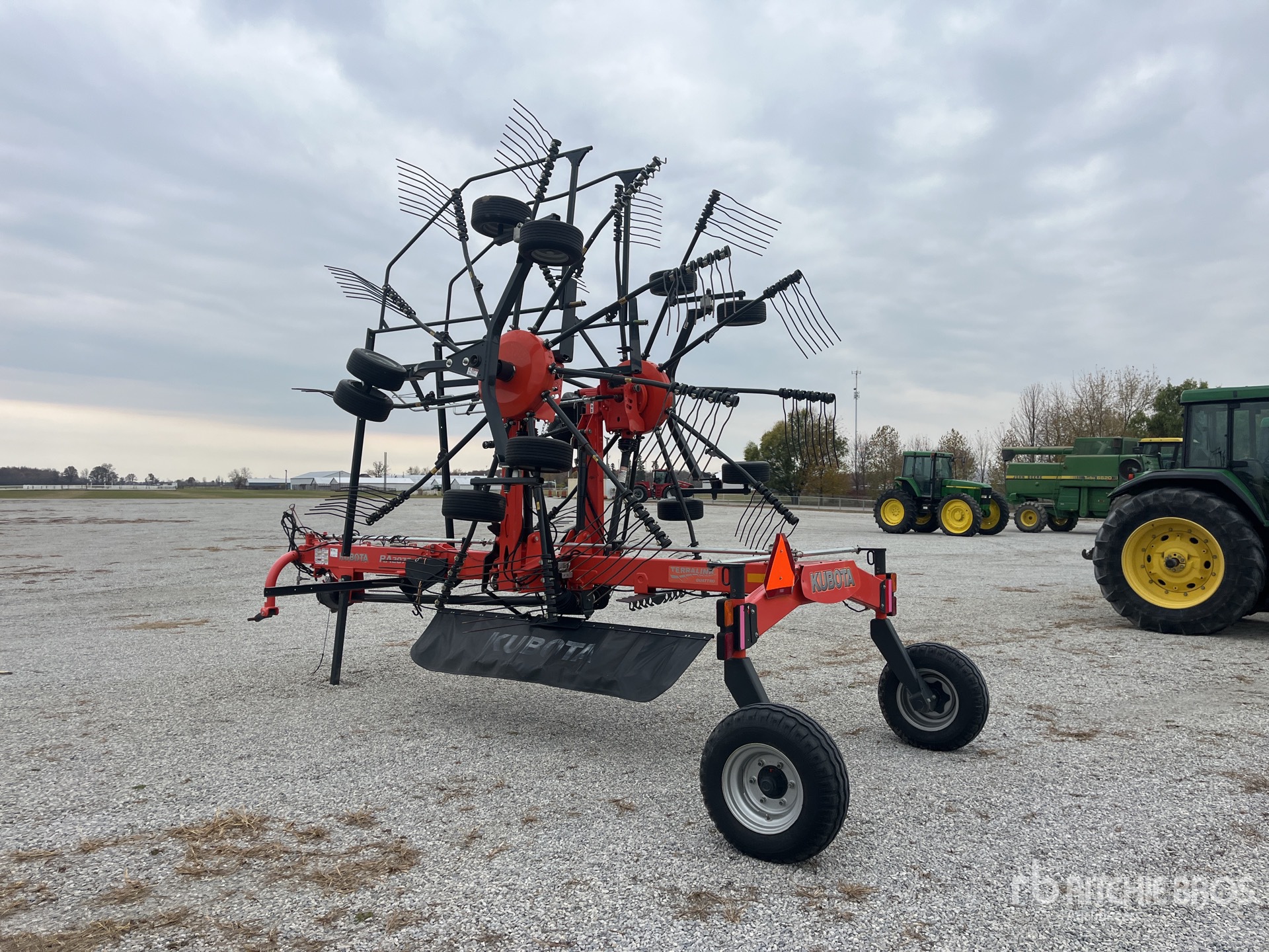 General Appearance with Foto, angolo posteriore sinistro