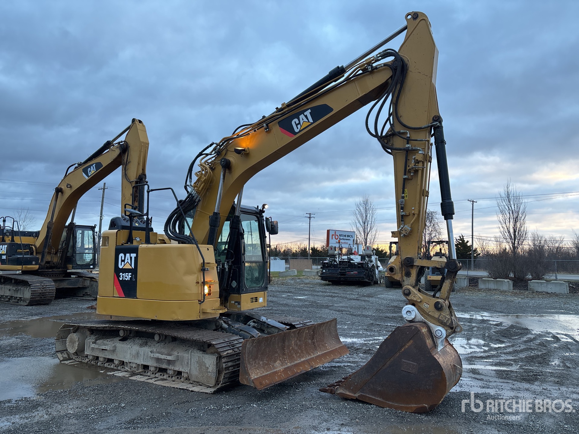 General Appearance with Picture, Right Front Corner