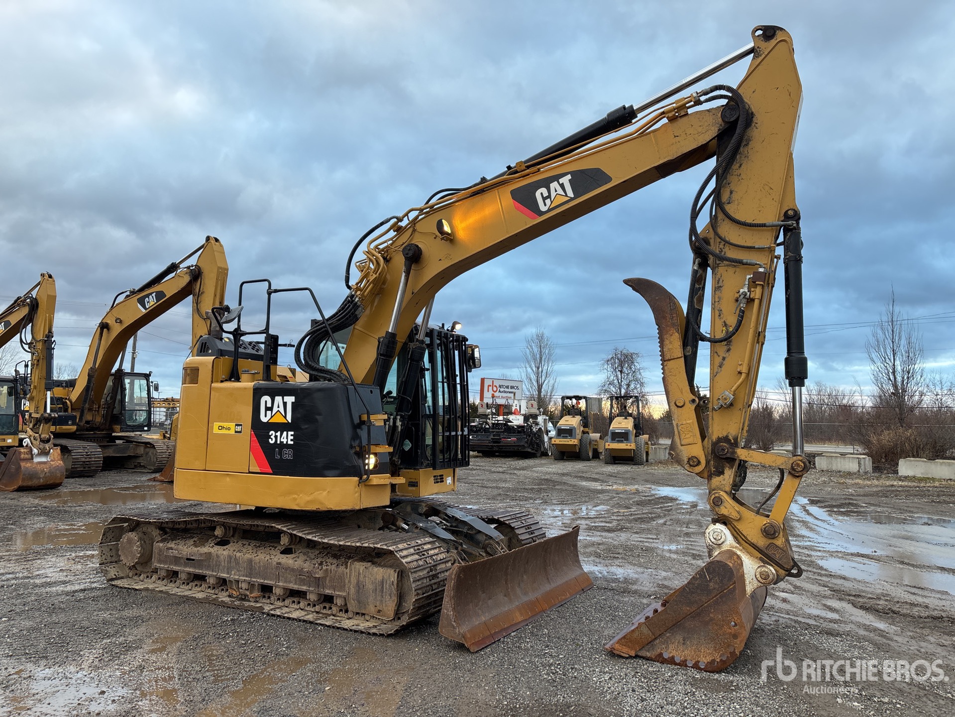 General Appearance with Picture, Right Front Corner