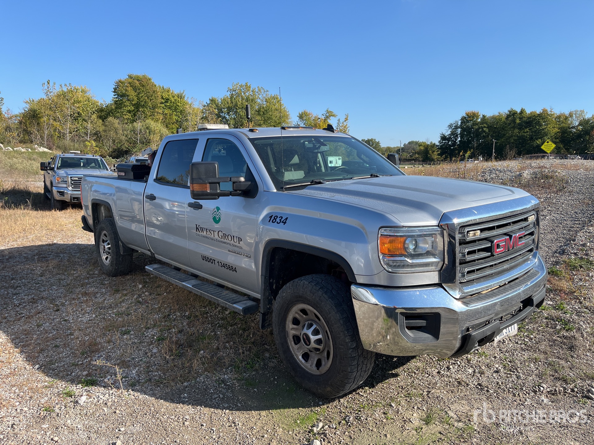 General Appearance with Picture, Right Front Corner