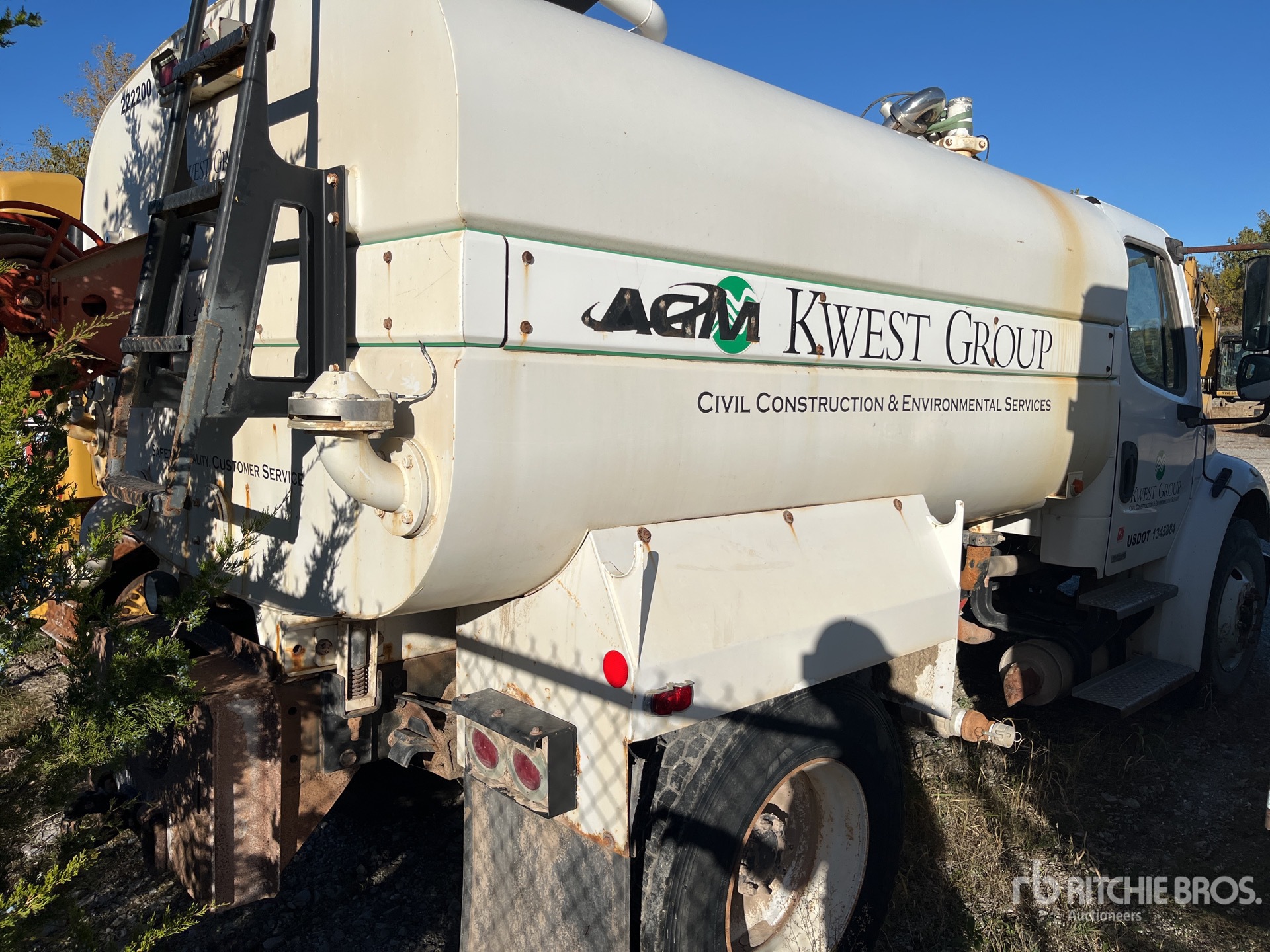 Aspect général with Image, coin arrière droit