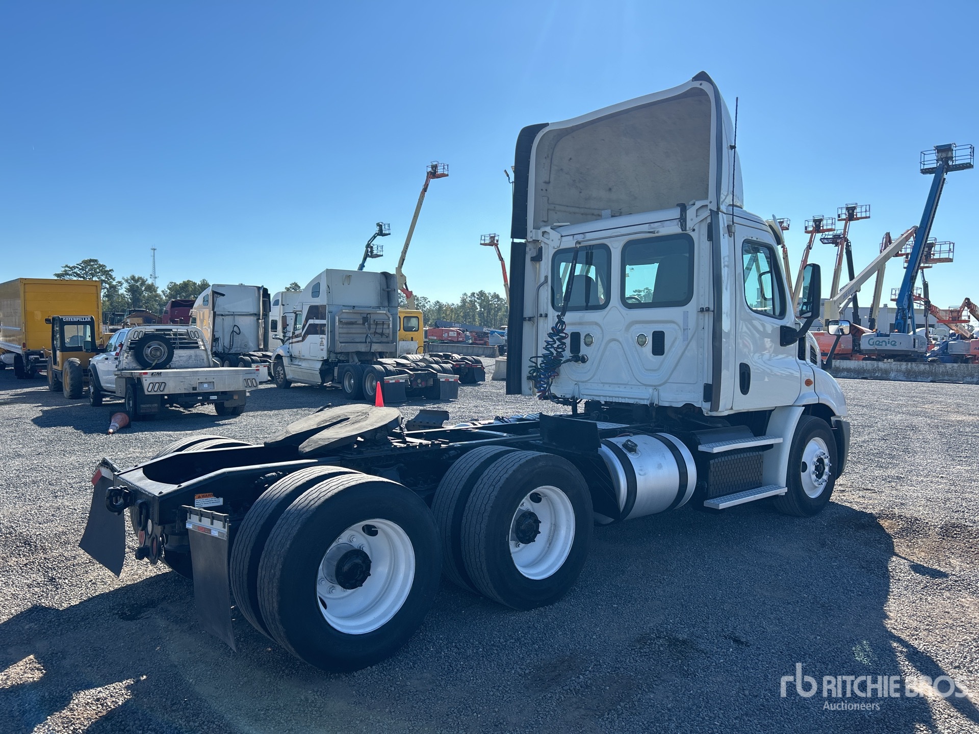 Aspect général with Image, coin arrière droit