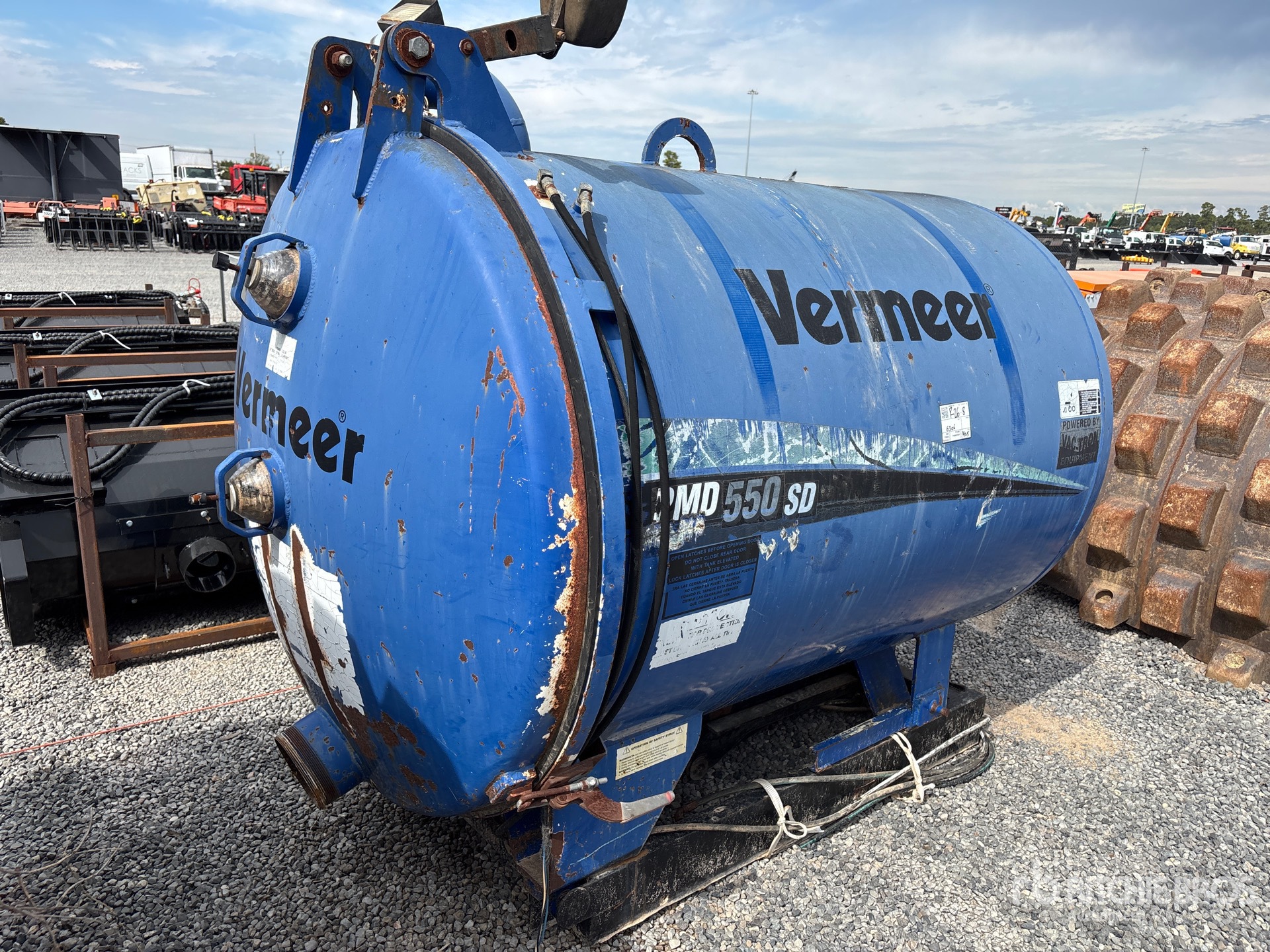 Aspect général with Image, coin arrière droit