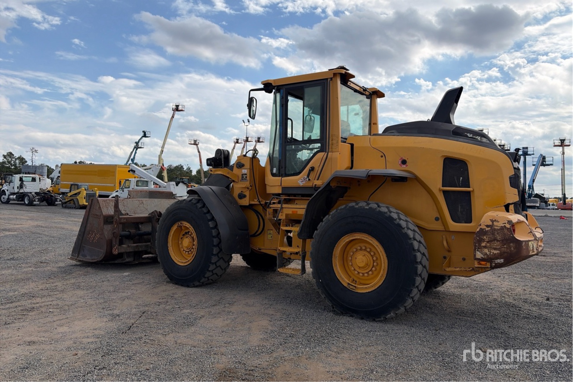 General Appearance with Bild, Ecke hinten links