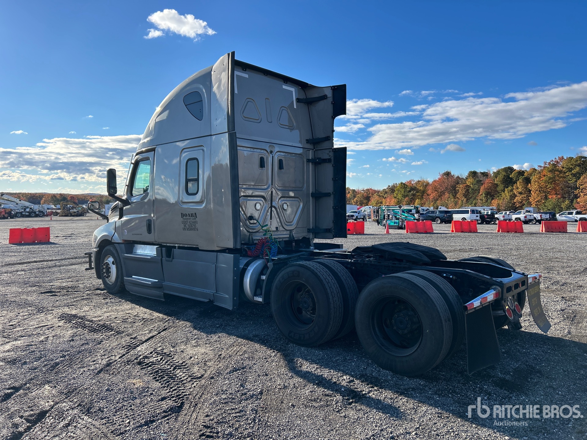 General Appearance with Foto, angolo posteriore sinistro