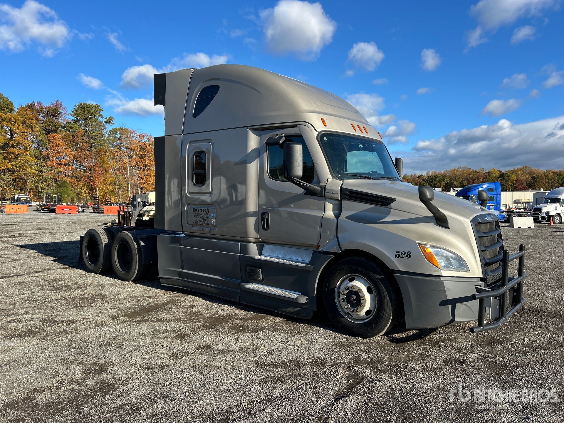 General Appearance with Foto, angolo anteriore destro