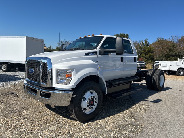 2025 Ford F-650 XL 4x2 Crew Cab Cab and Chassis (Unused)