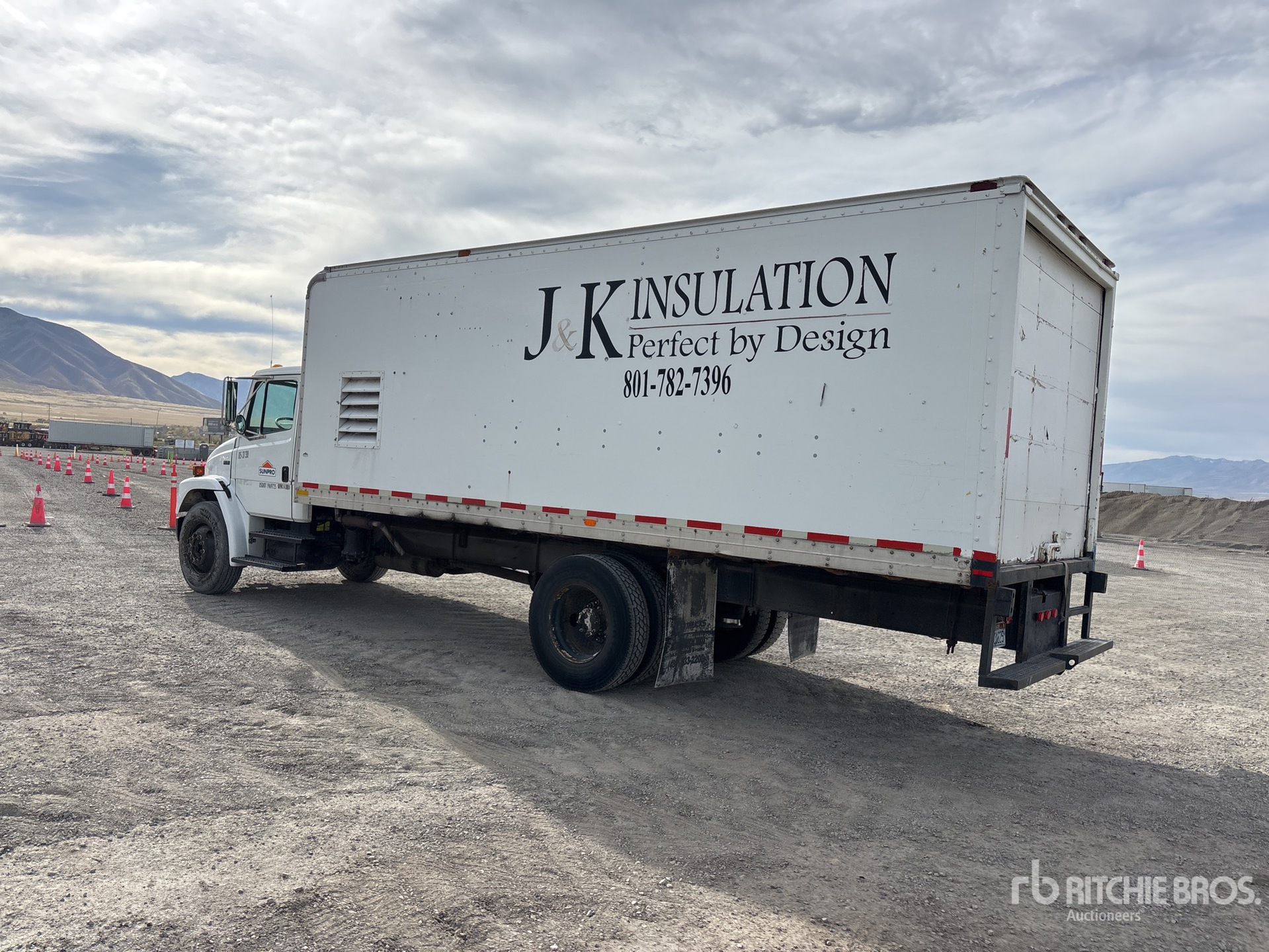 General Appearance with Bild, Ecke hinten links