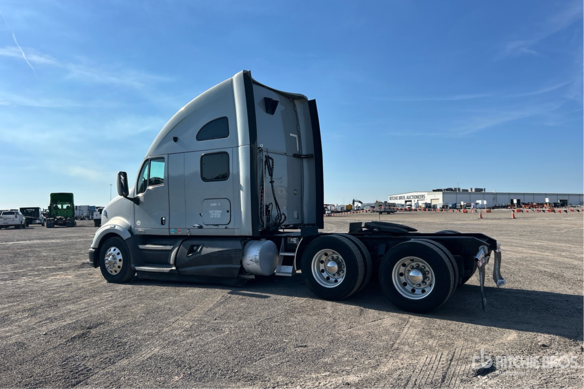 Aspect général with Image, coin arrière gauche