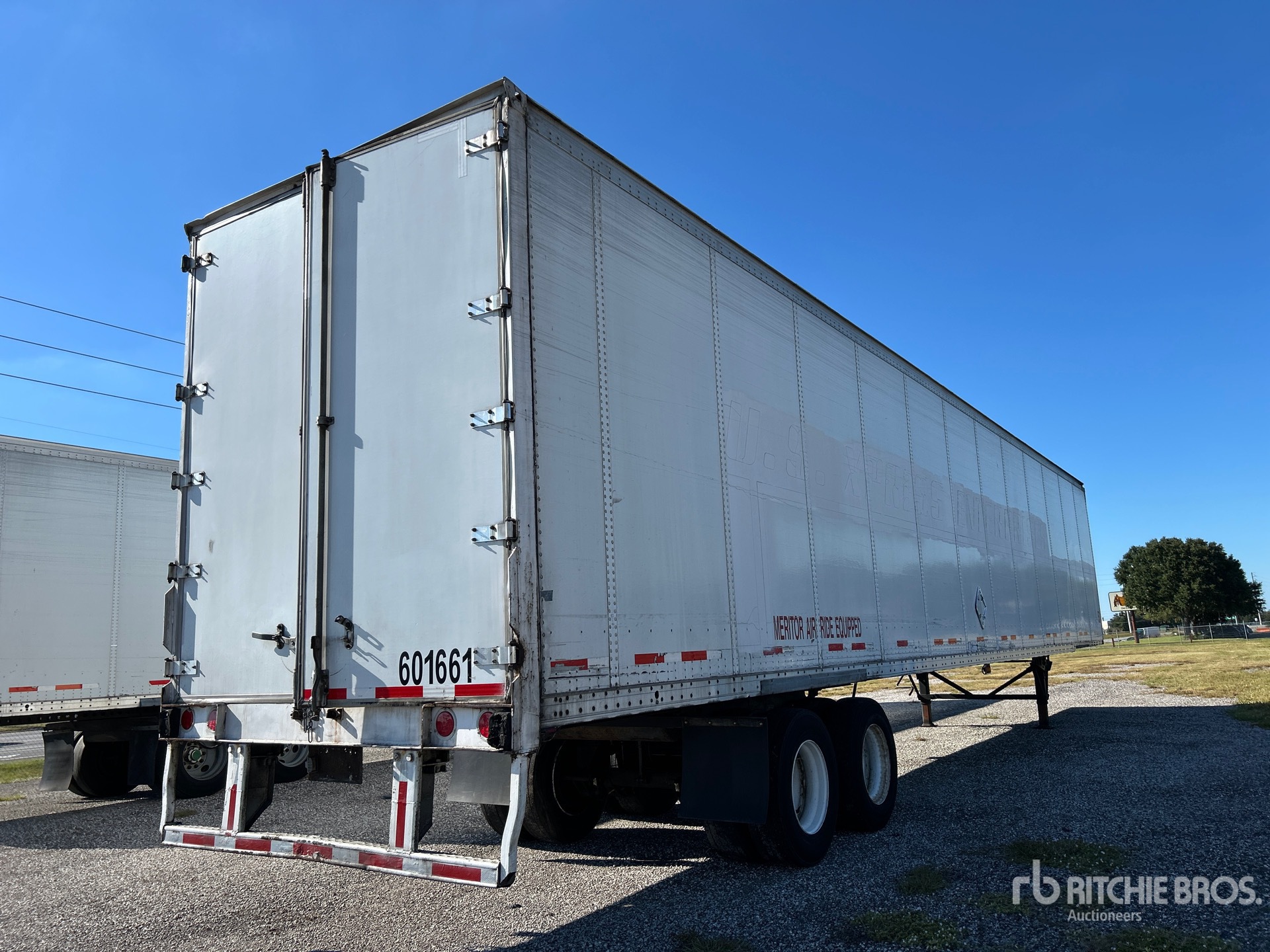 General Appearance with Imagen: esquina trasera derecha