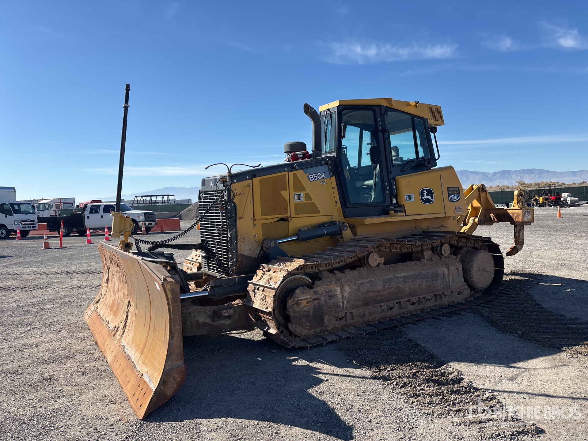 General Appearance with Foto, angolo anteriore sinistro