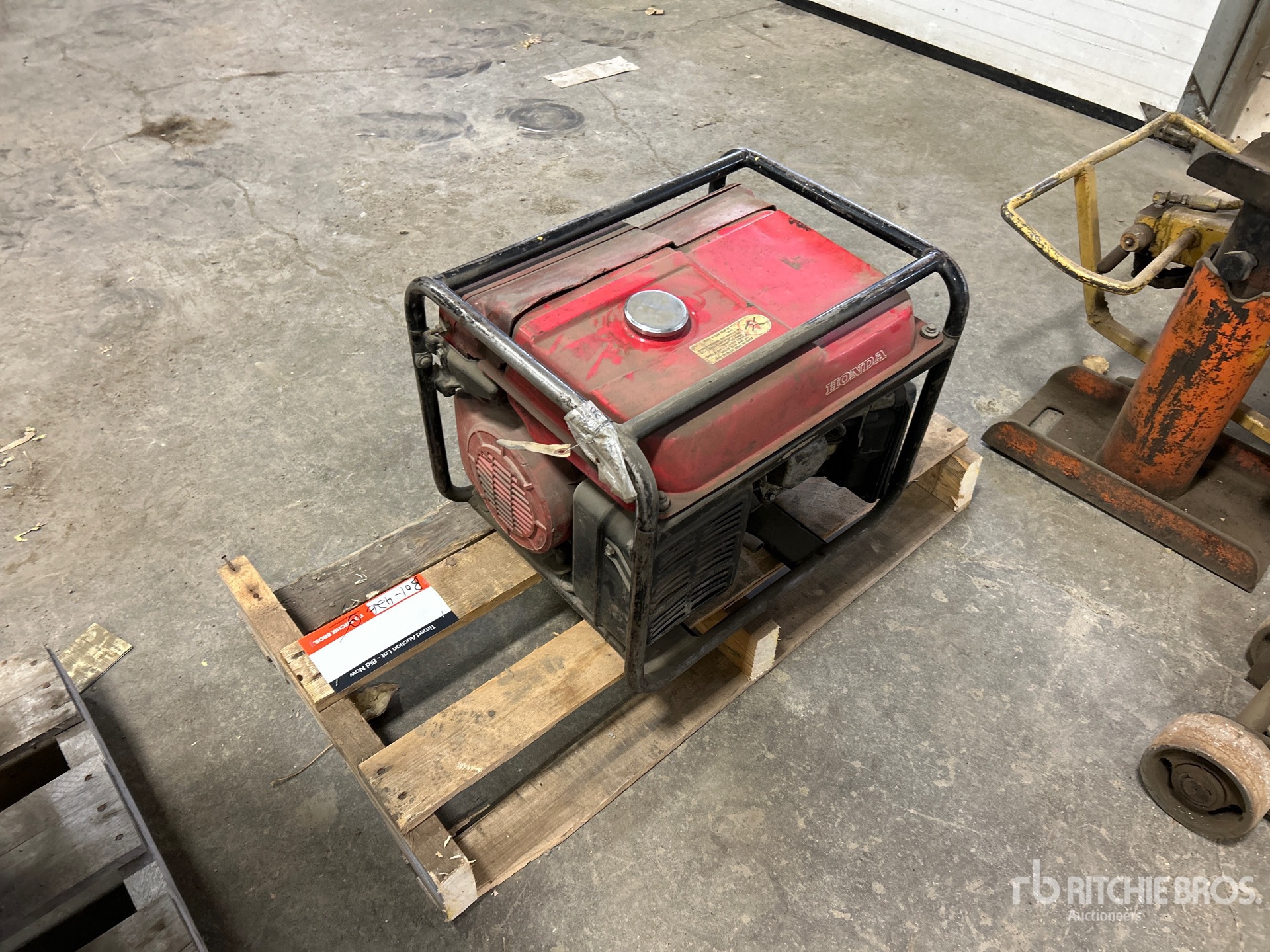 General Appearance with Foto, angolo posteriore sinistro