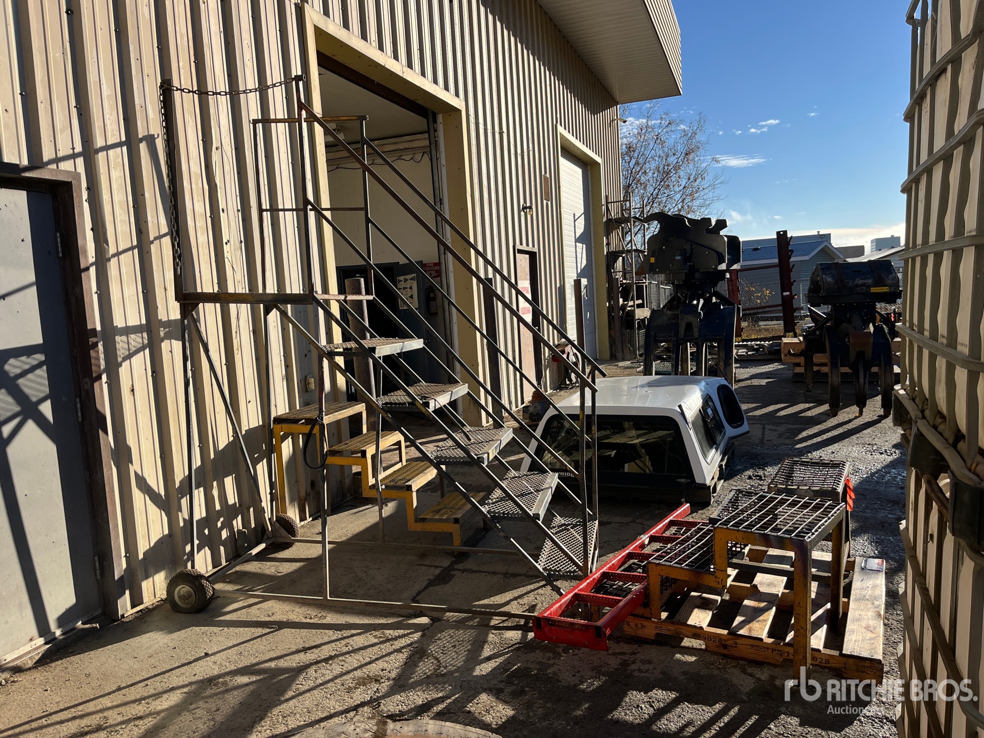 General Appearance with Foto, angolo anteriore sinistro