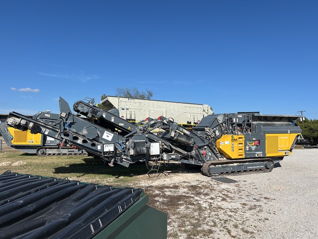Rubble Master RM100 Tracked Screen Plant