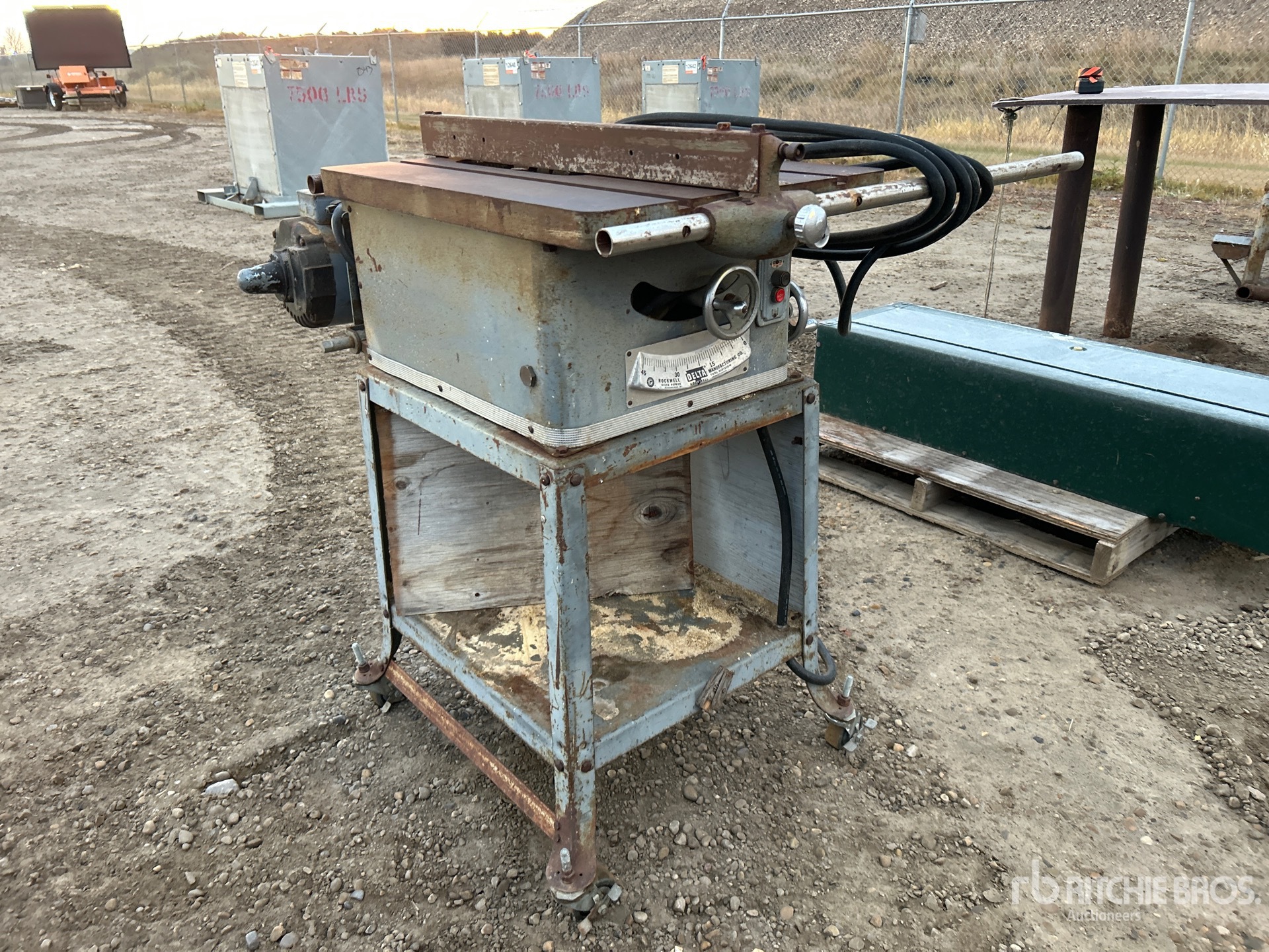 General Appearance with Picture, Right Front Corner