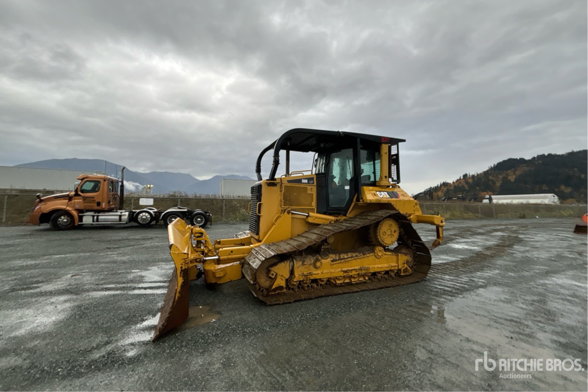 General Appearance with Foto, angolo anteriore sinistro