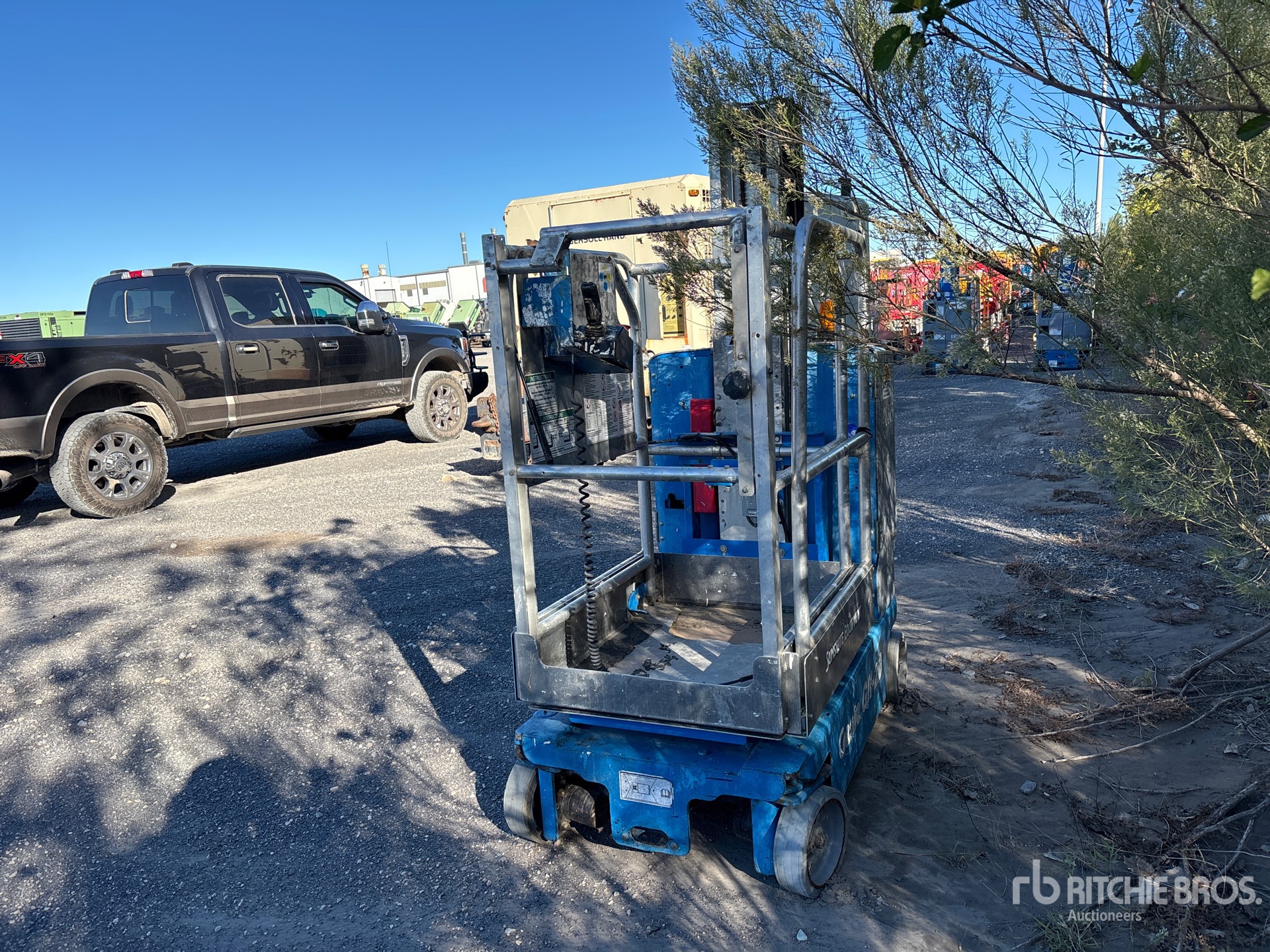 General Appearance with Bild, Ecke vorne links