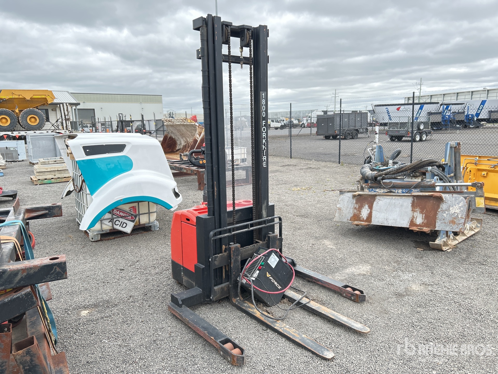 General Appearance with Picture, Right Front Corner