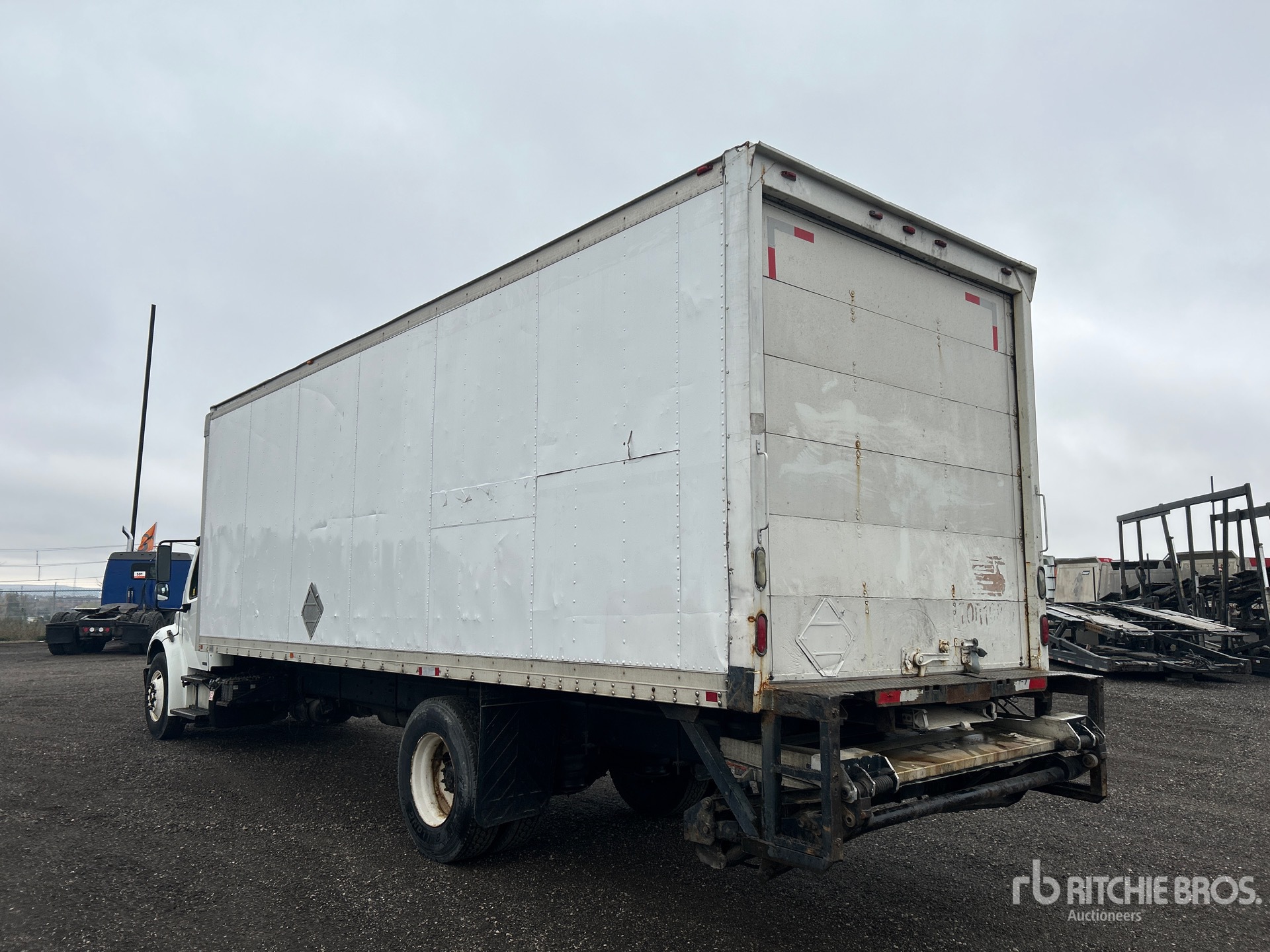 Aspect général with Image, coin arrière gauche