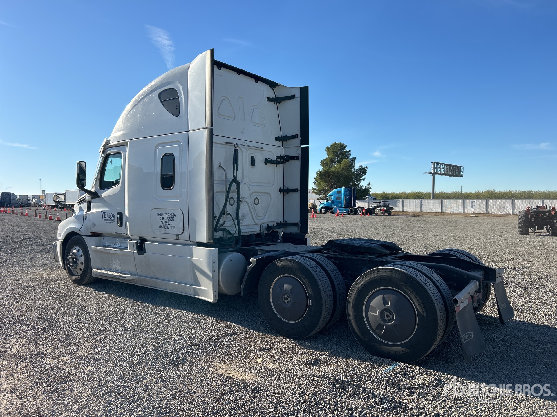 General Appearance with Foto, angolo posteriore sinistro