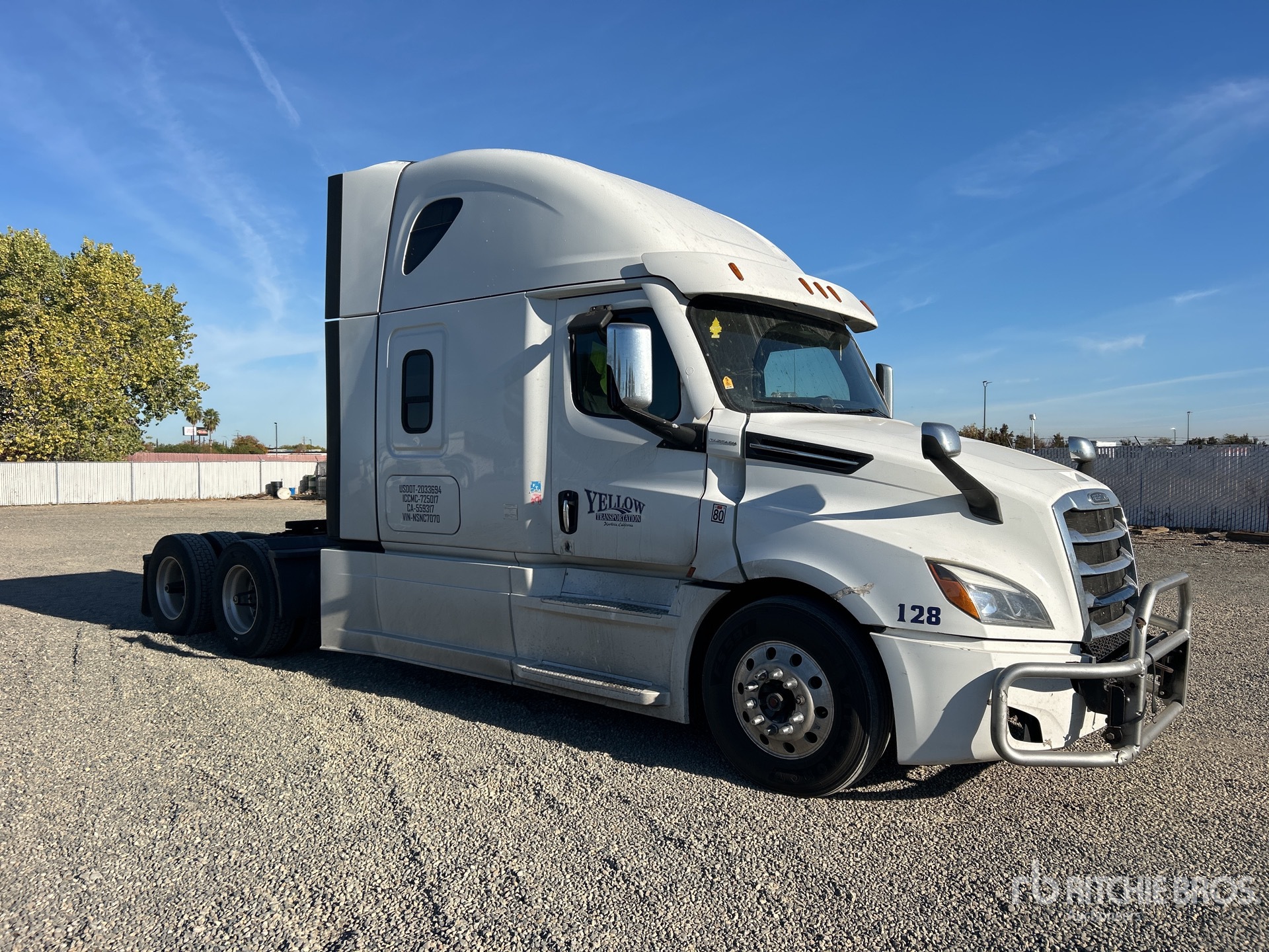 General Appearance with Foto, angolo anteriore destro