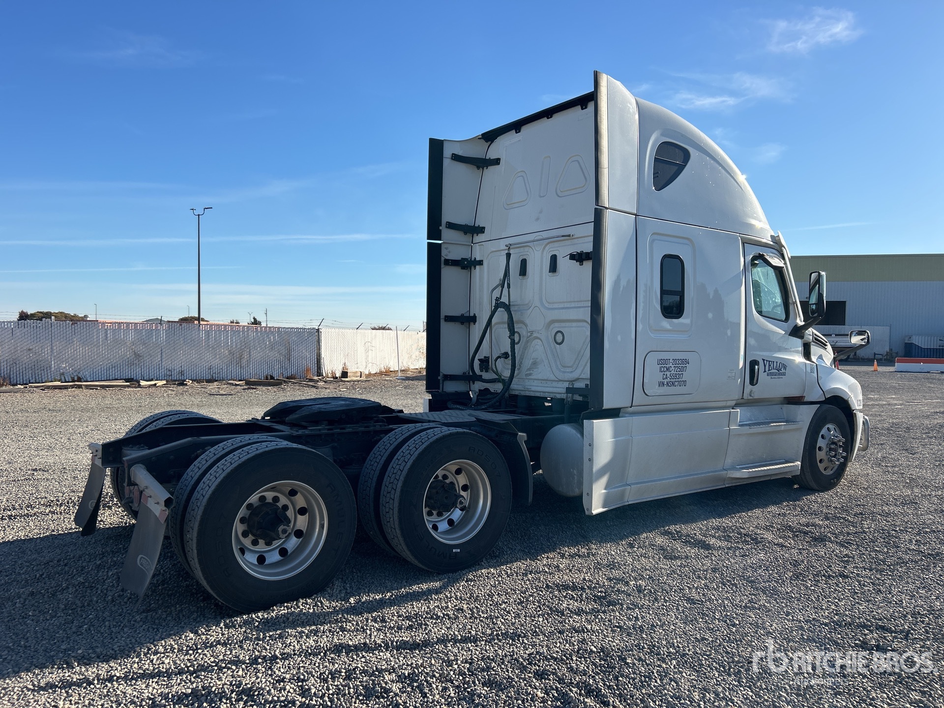 General Appearance with Foto, angolo anteriore sinistro