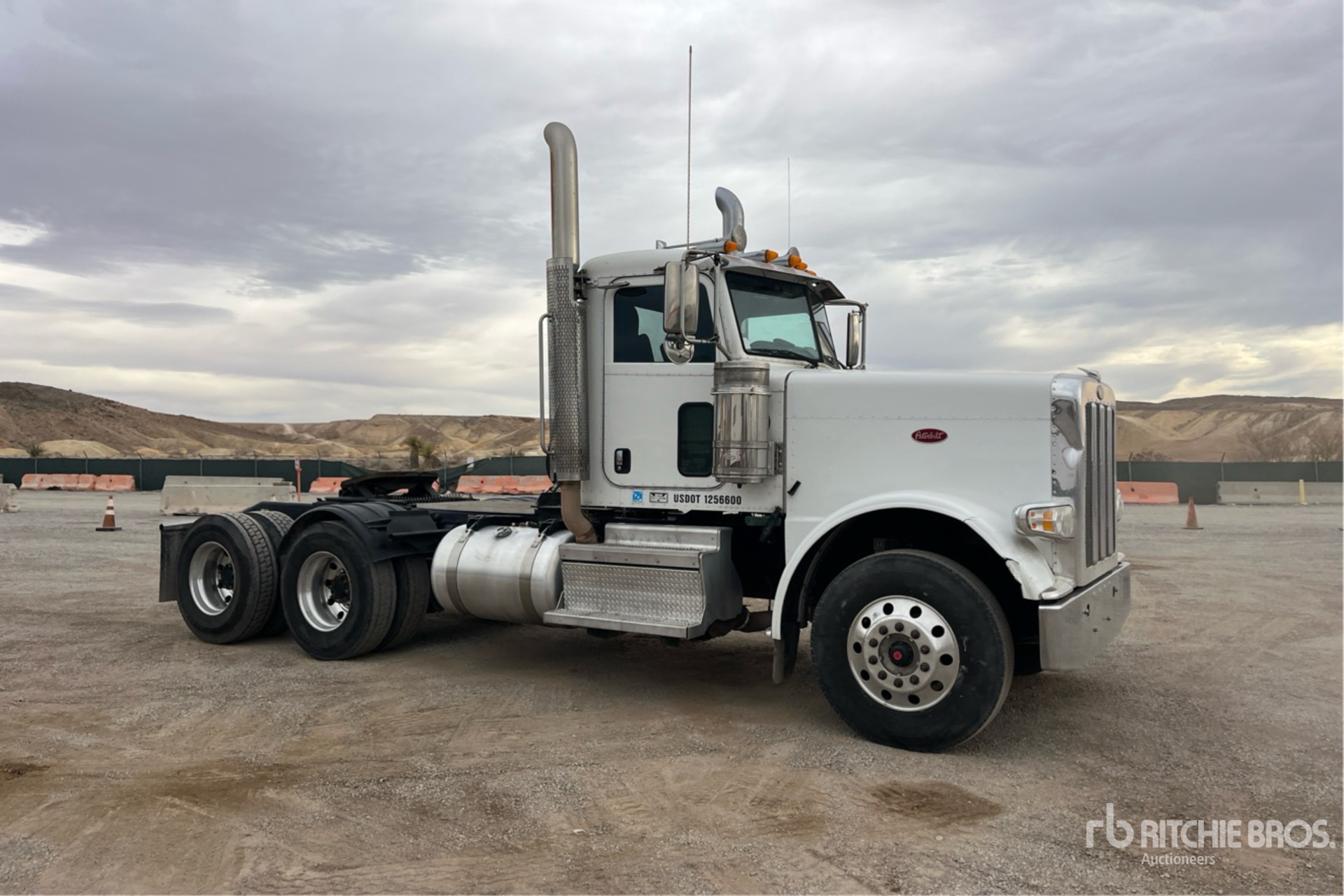 General Appearance with Foto, angolo anteriore destro