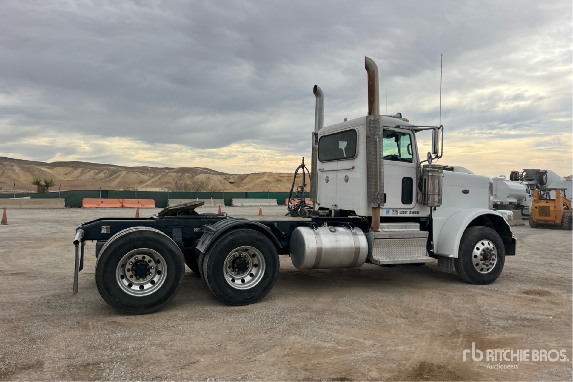 General Appearance with Foto, angolo anteriore sinistro