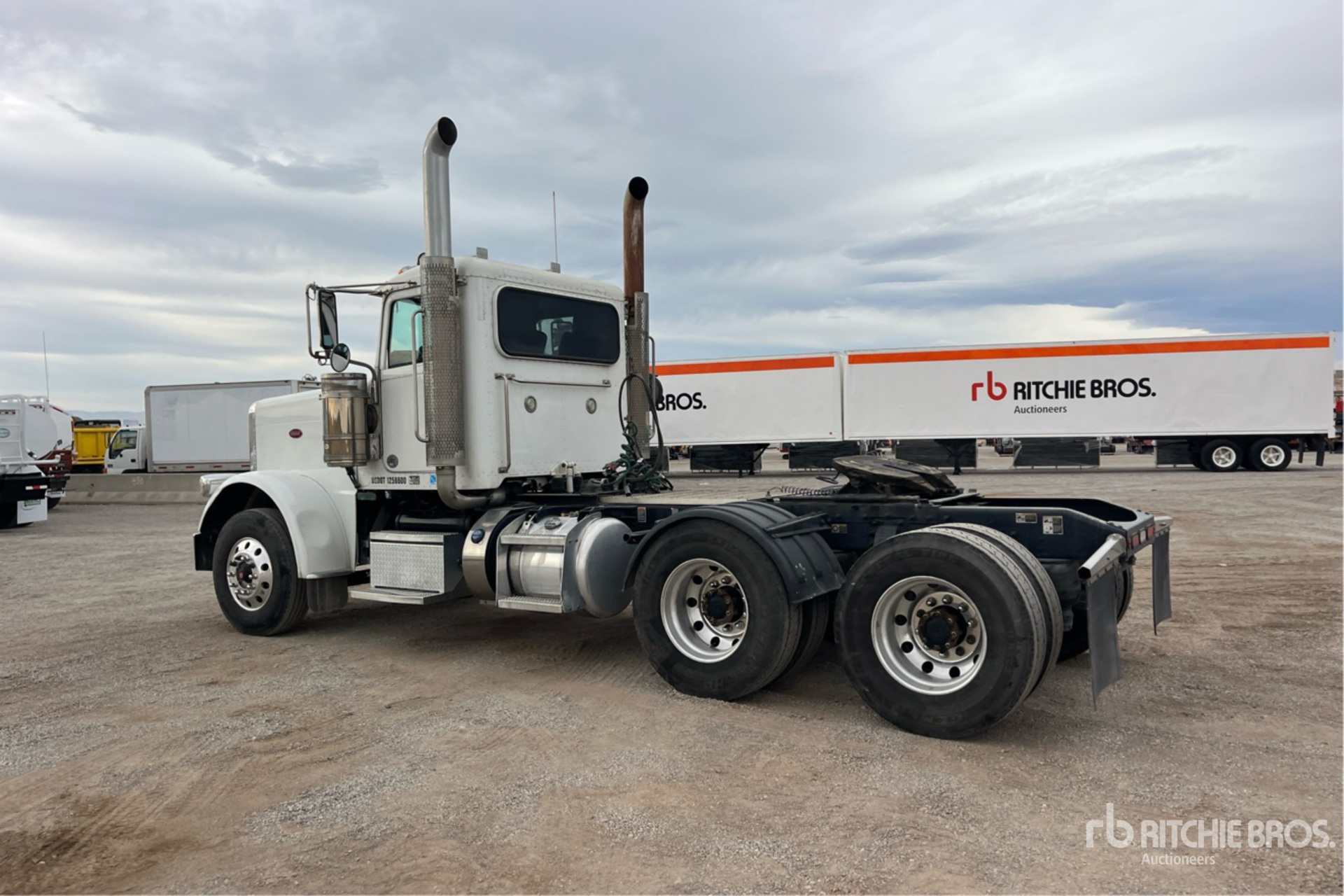 General Appearance with Foto, angolo posteriore sinistro