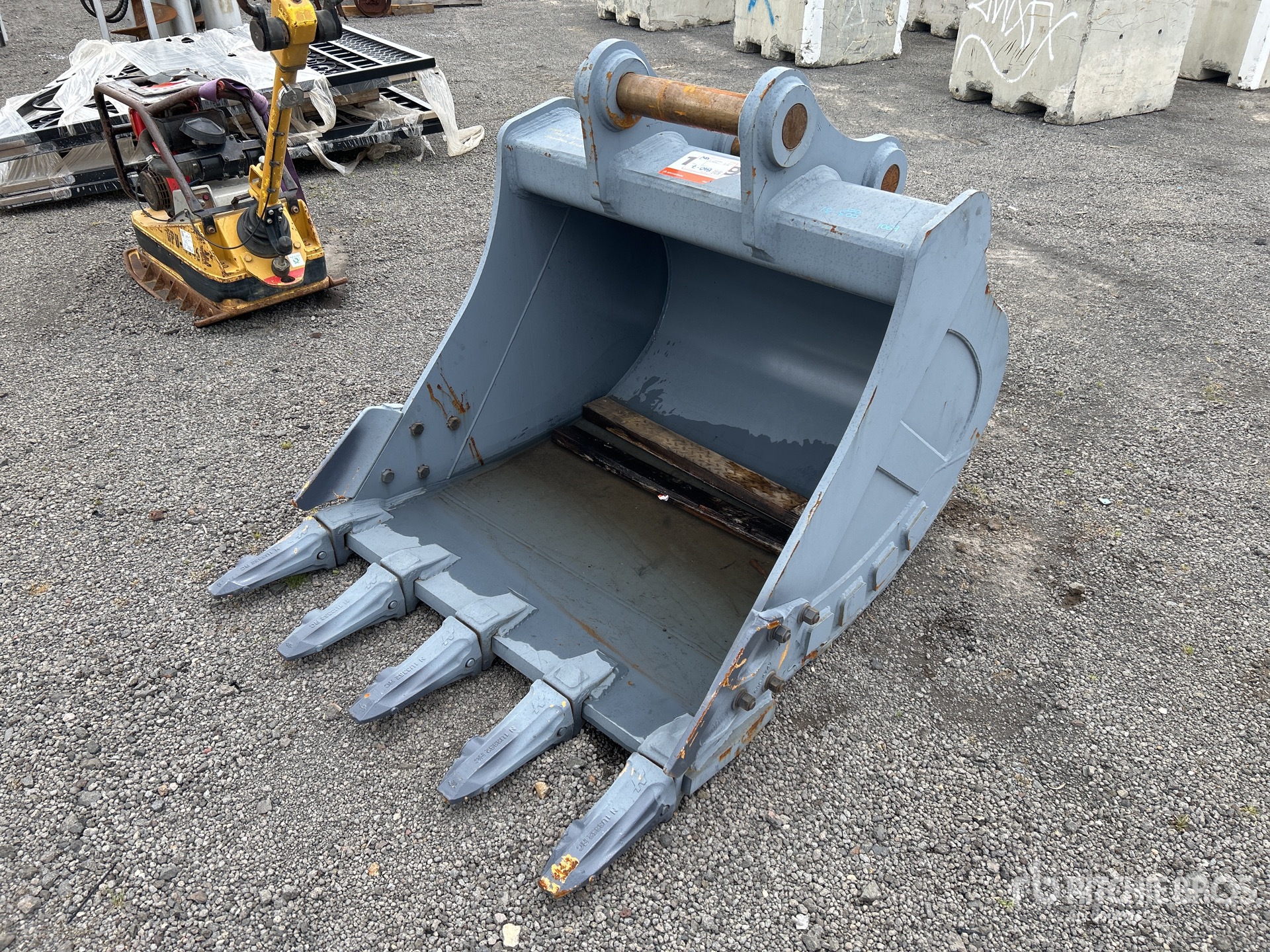 General Appearance with Image, coin avant gauche