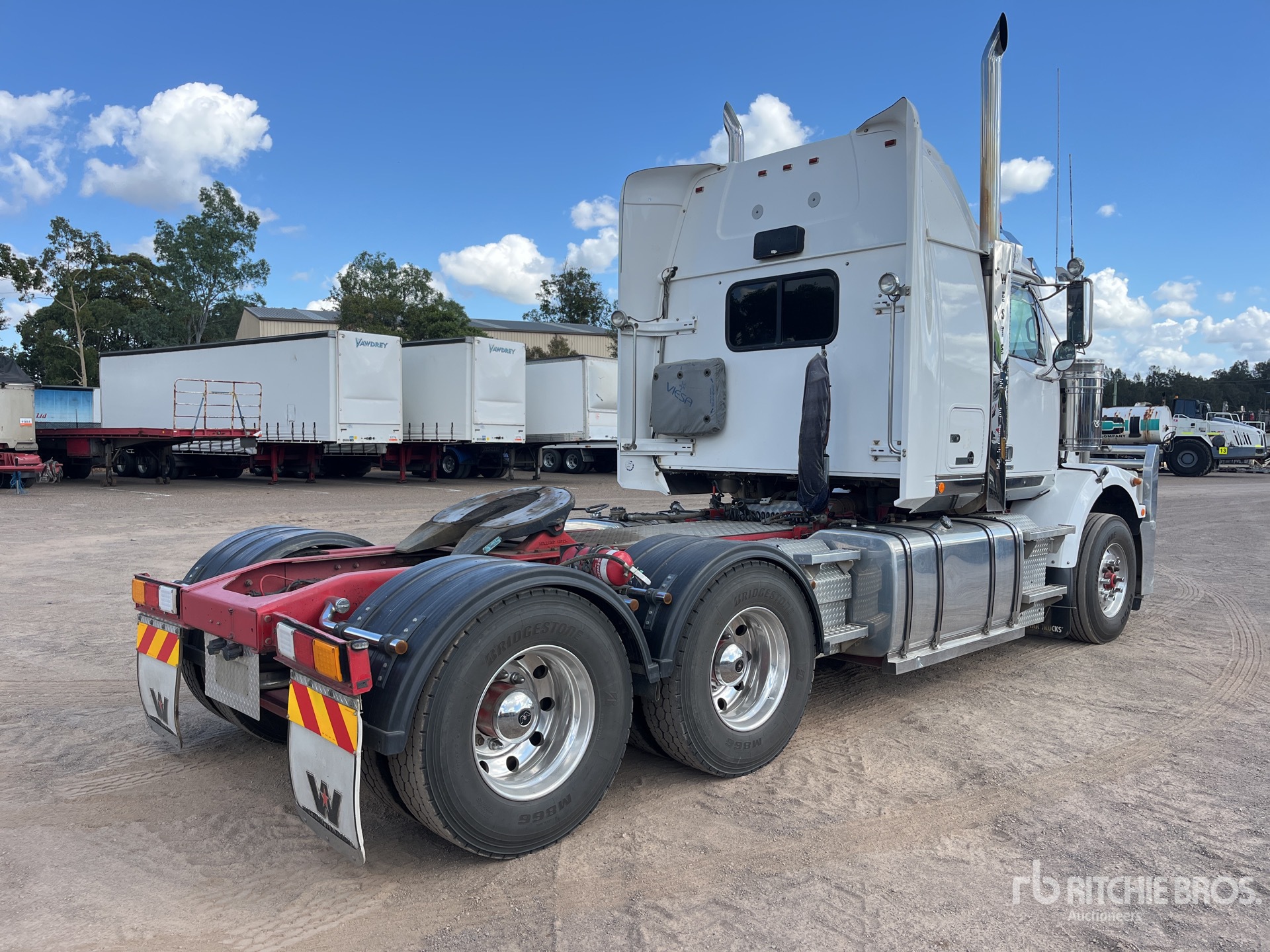 General Appearance with Foto, angolo posteriore sinistro