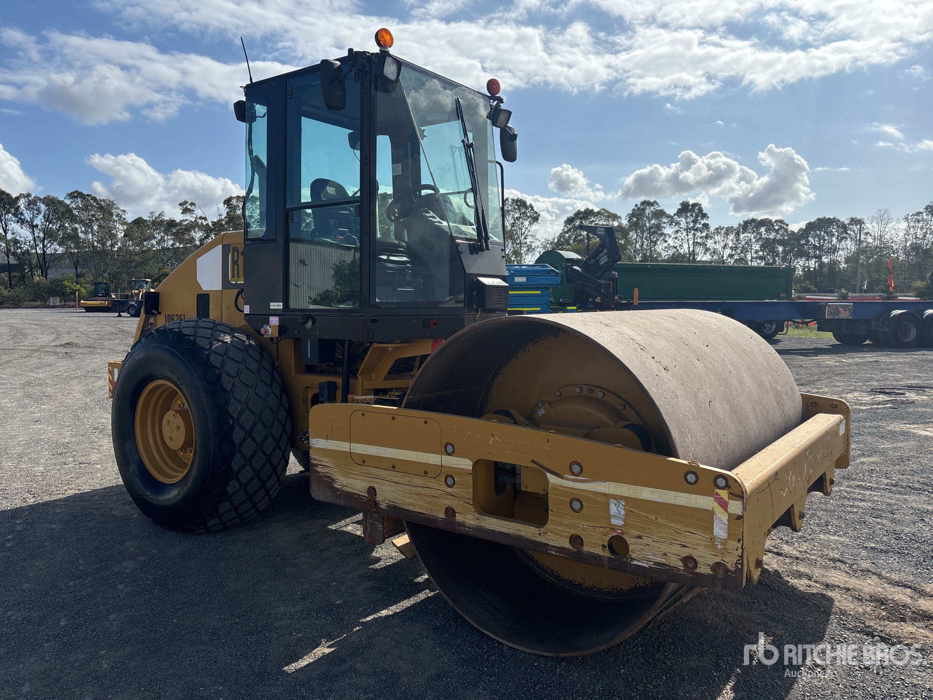 General Appearance with Picture, Right Front Corner