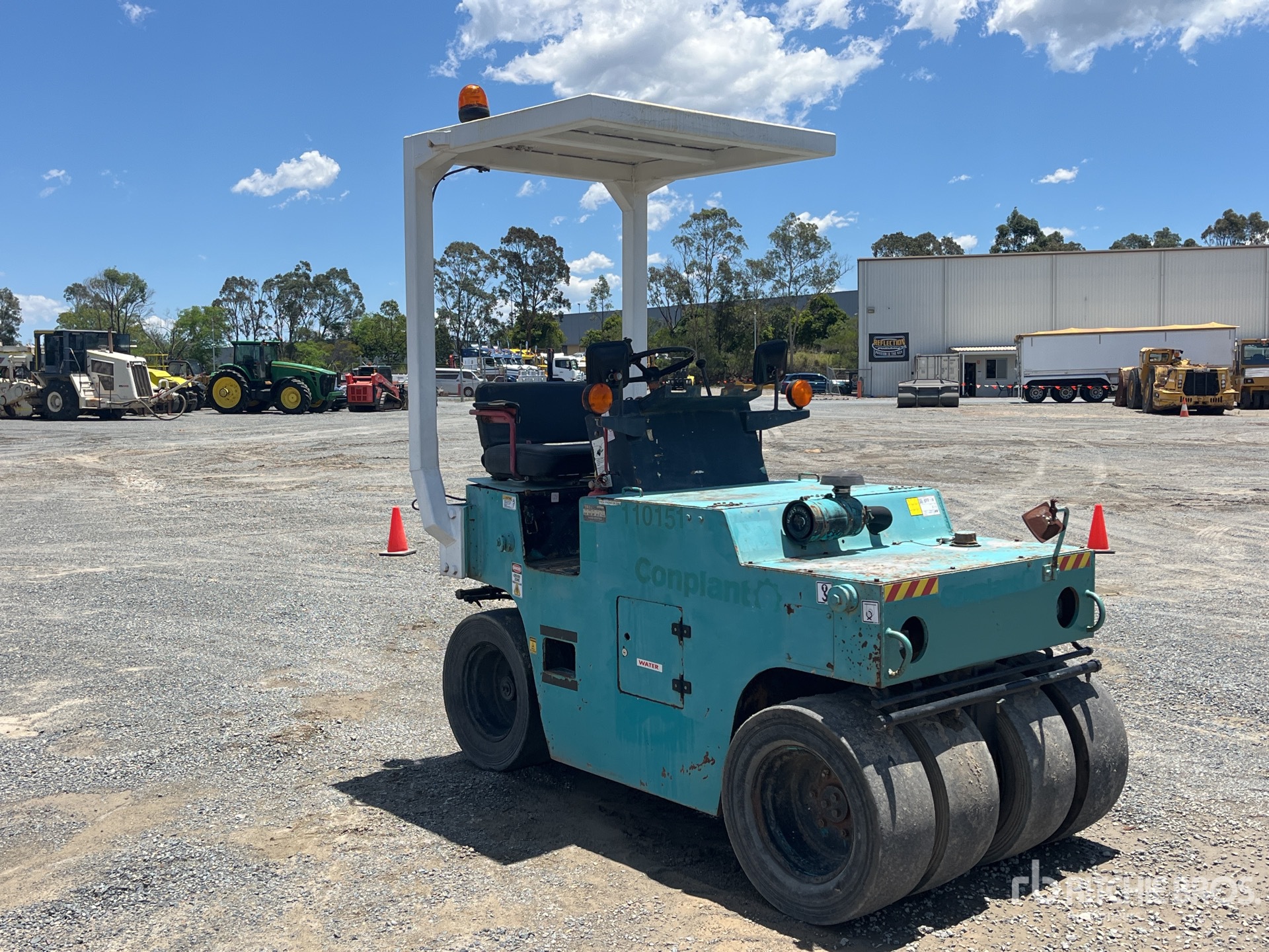 General Appearance with Picture, Right Front Corner