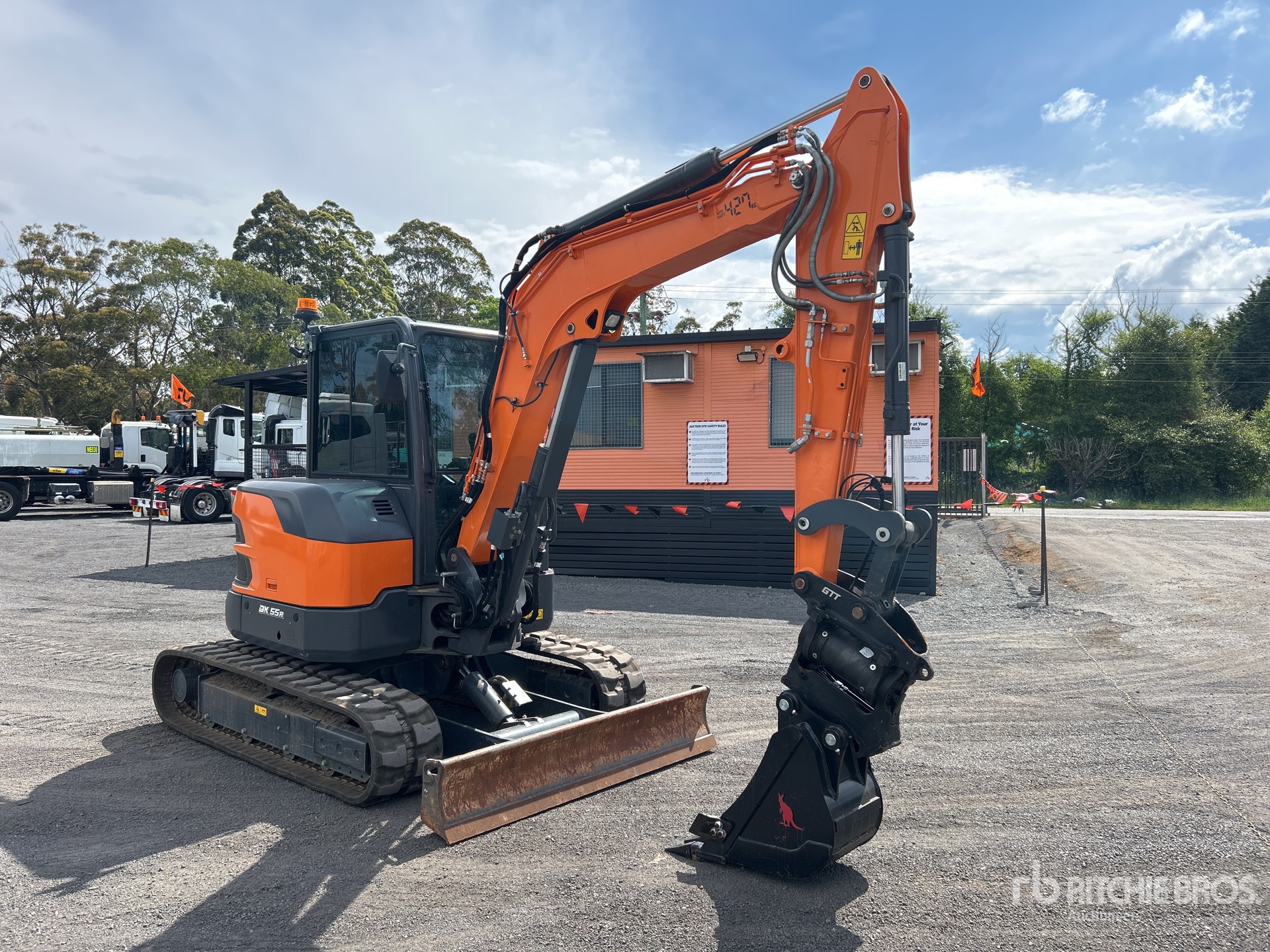 General Appearance with Picture, Right Front Corner