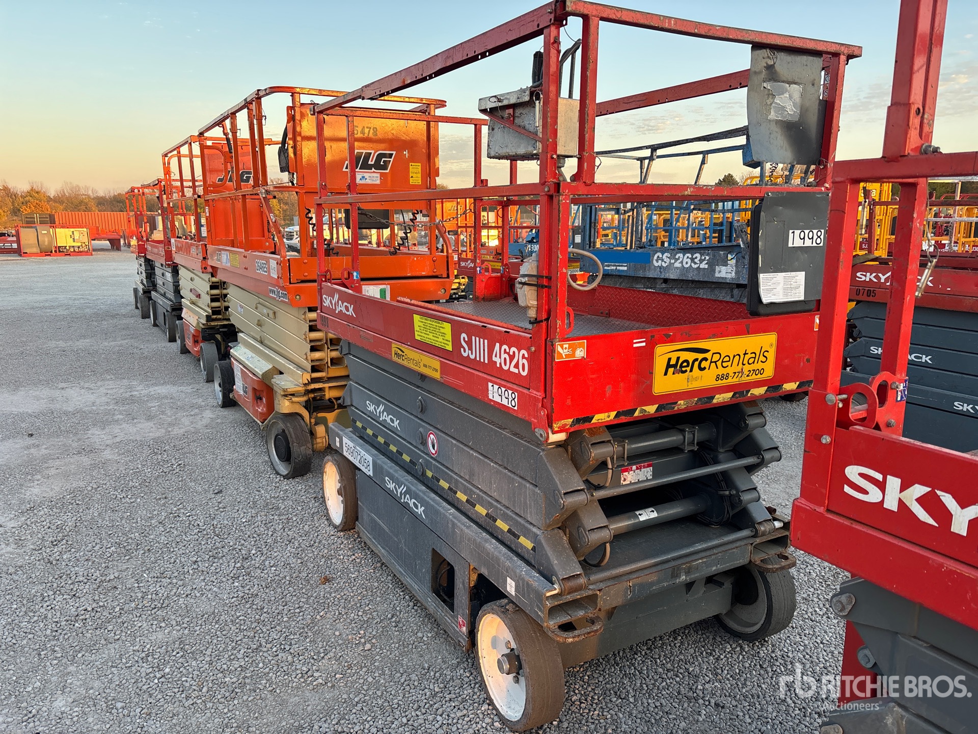 General Appearance with Picture, Right Front Corner