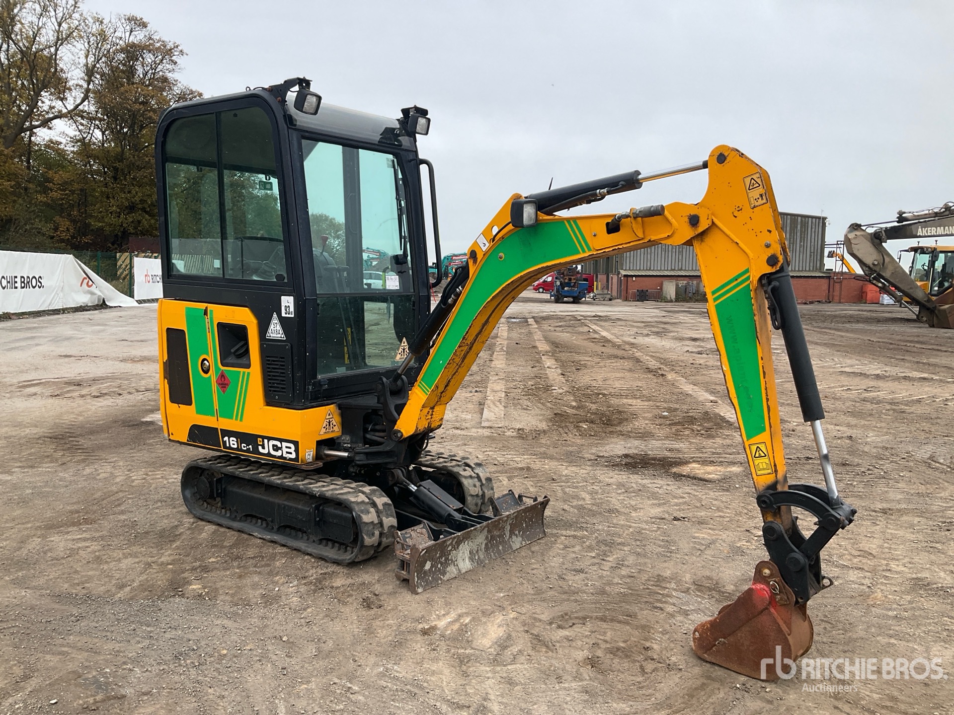 General Appearance with Picture, Right Front Corner