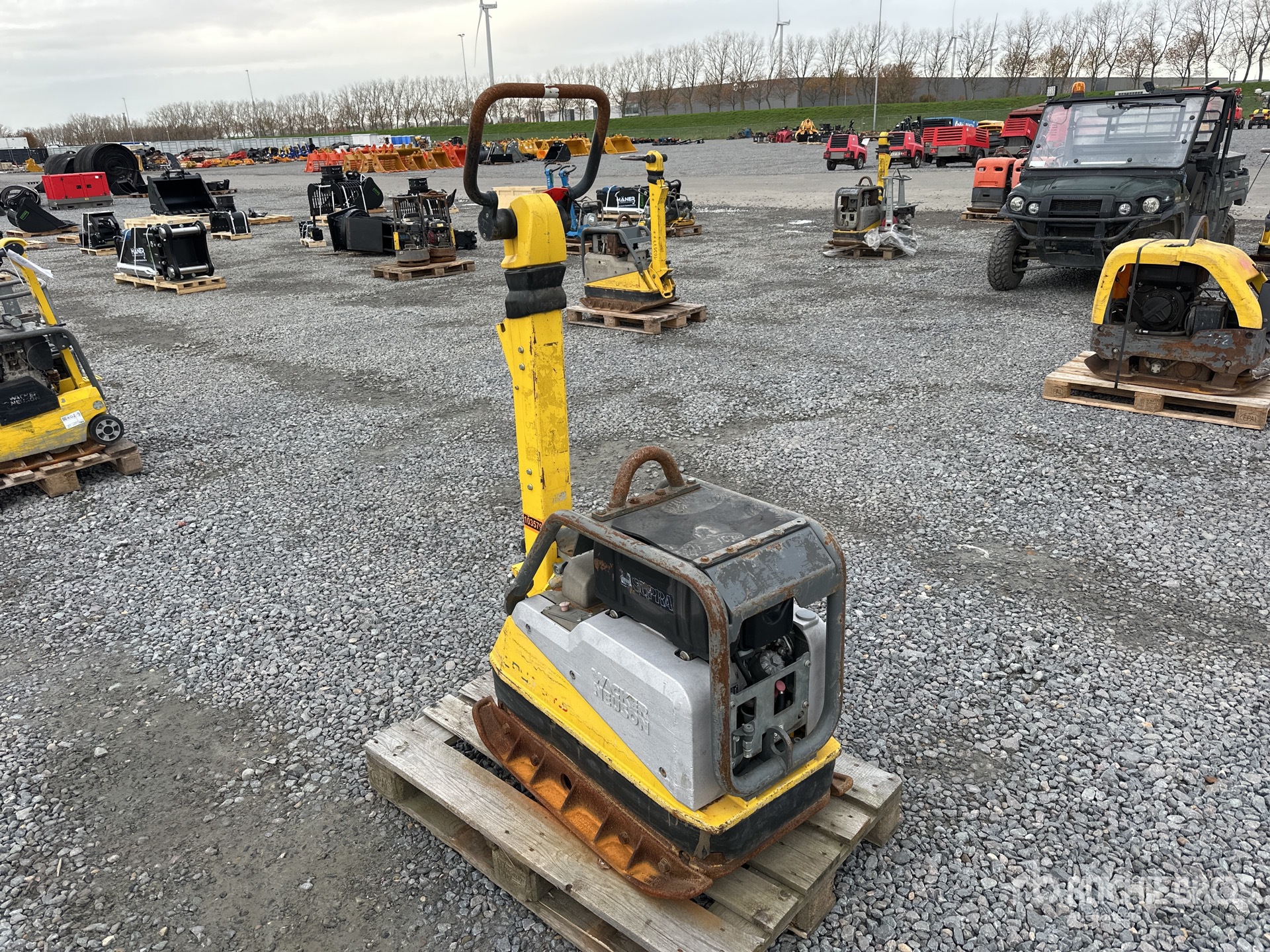 General Appearance with Picture, Right Front Corner