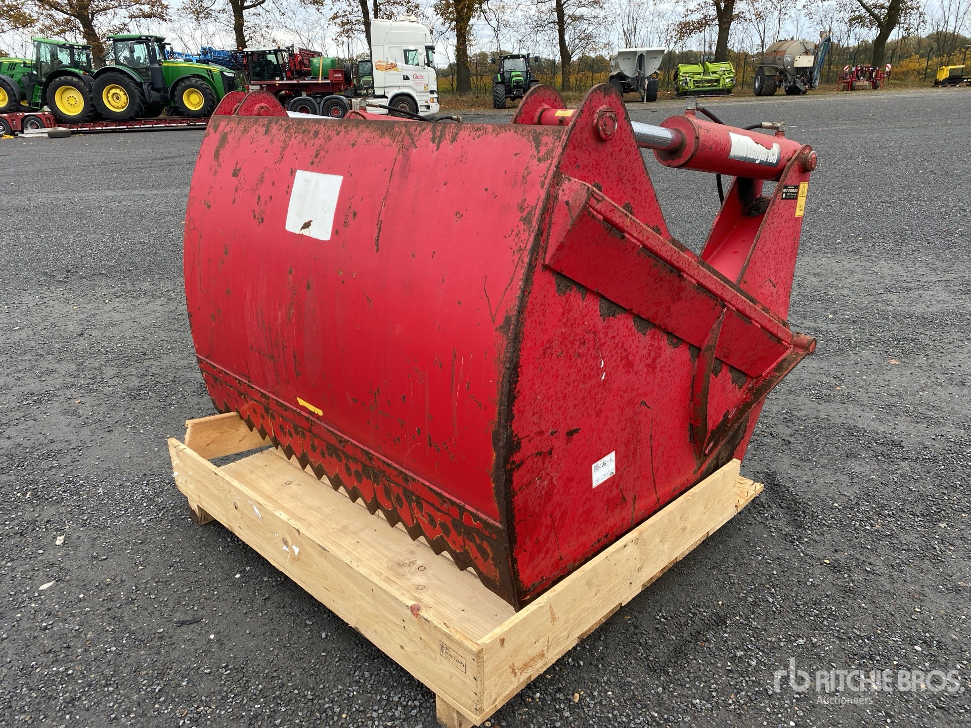 General Appearance with Bild, Ecke vorne links