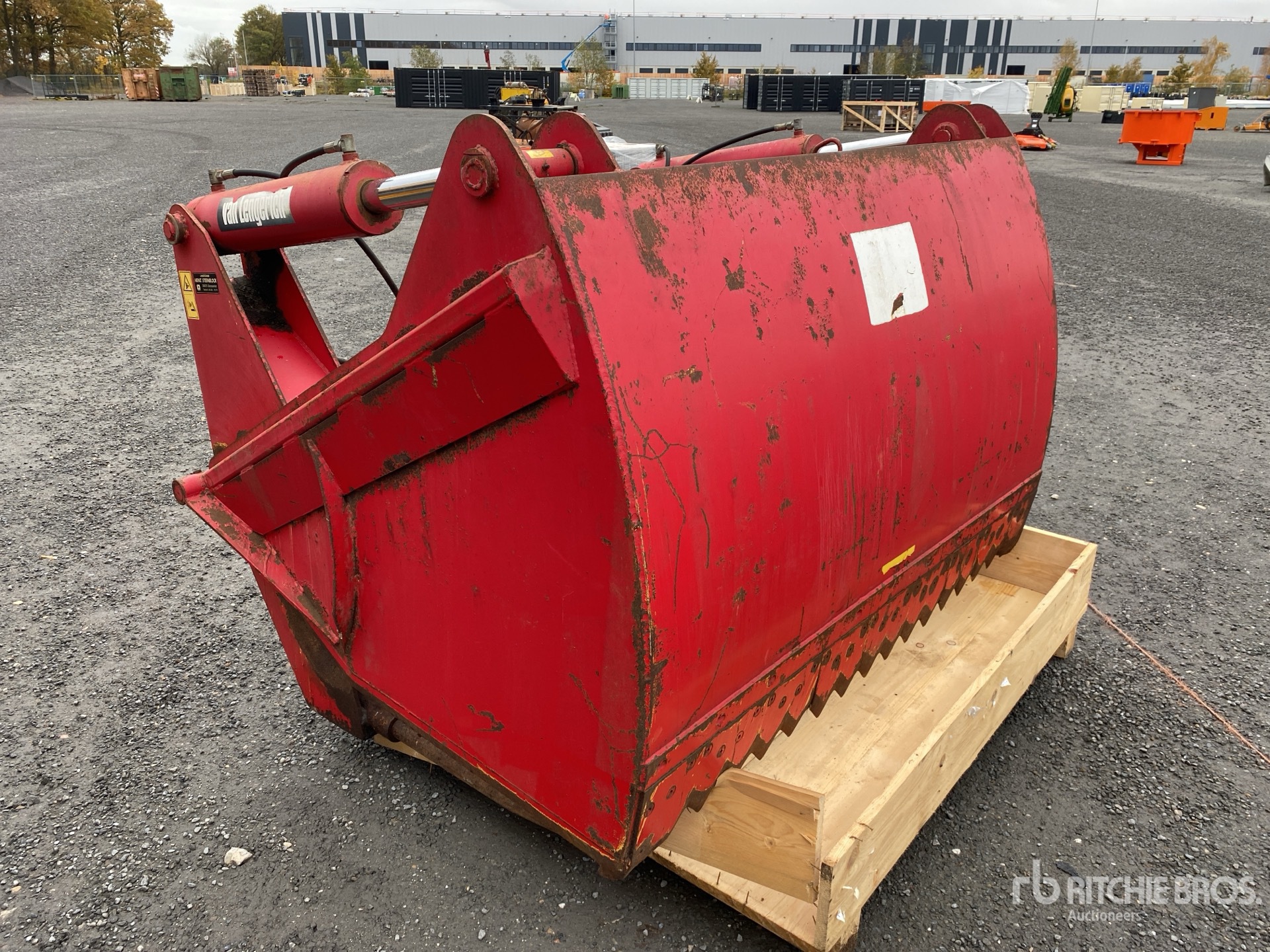 General Appearance with Bild, Ecke vorne rechts